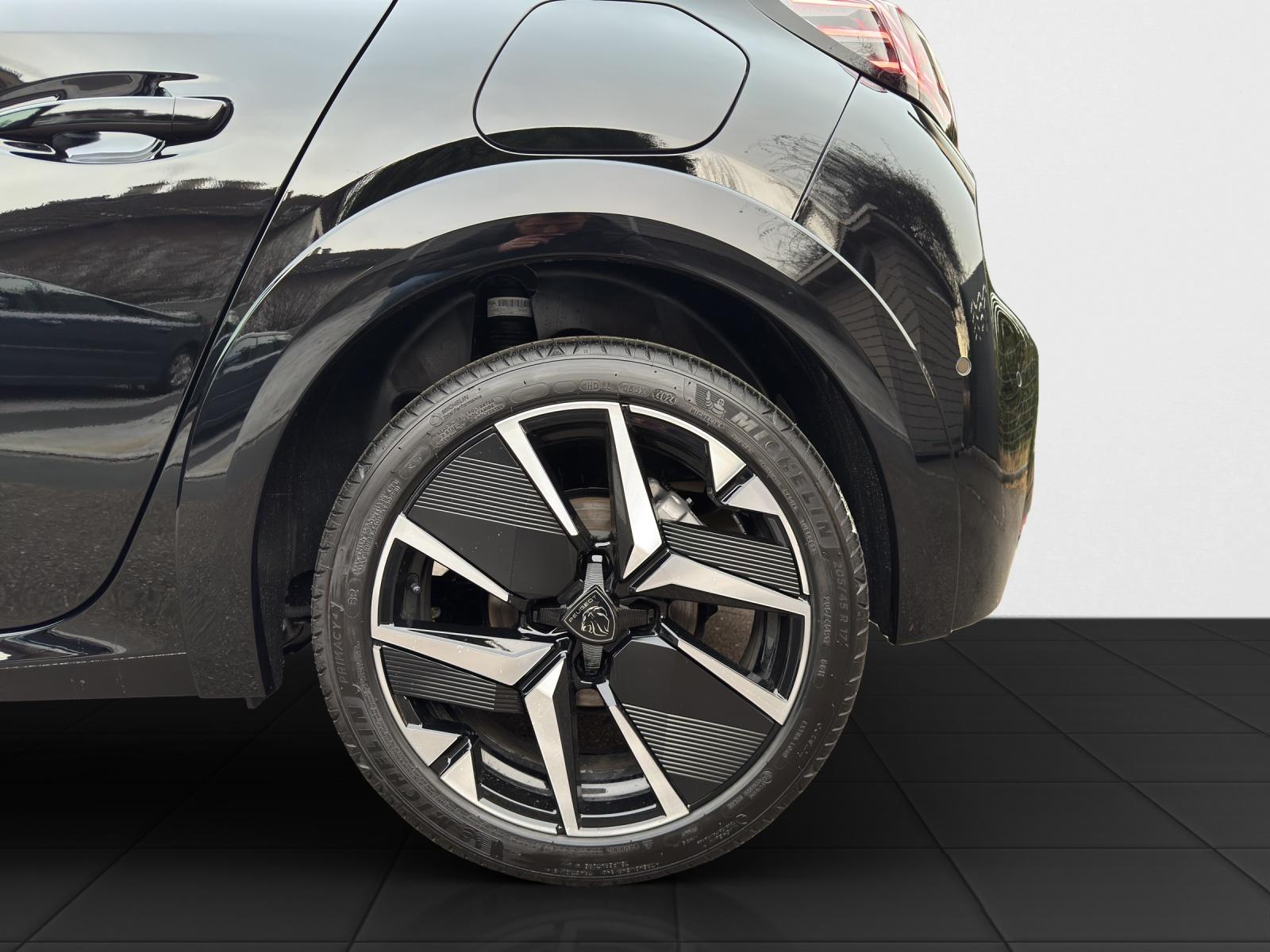 PEUGEOT 208 GT 1.2 Hybrid 145-image-19