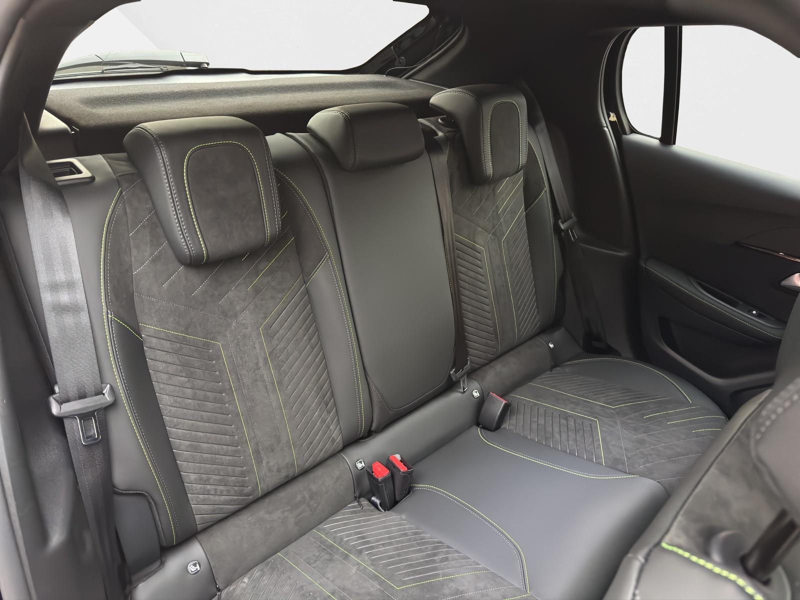 PEUGEOT 208 GT 1.2 Hybrid 145-image-14