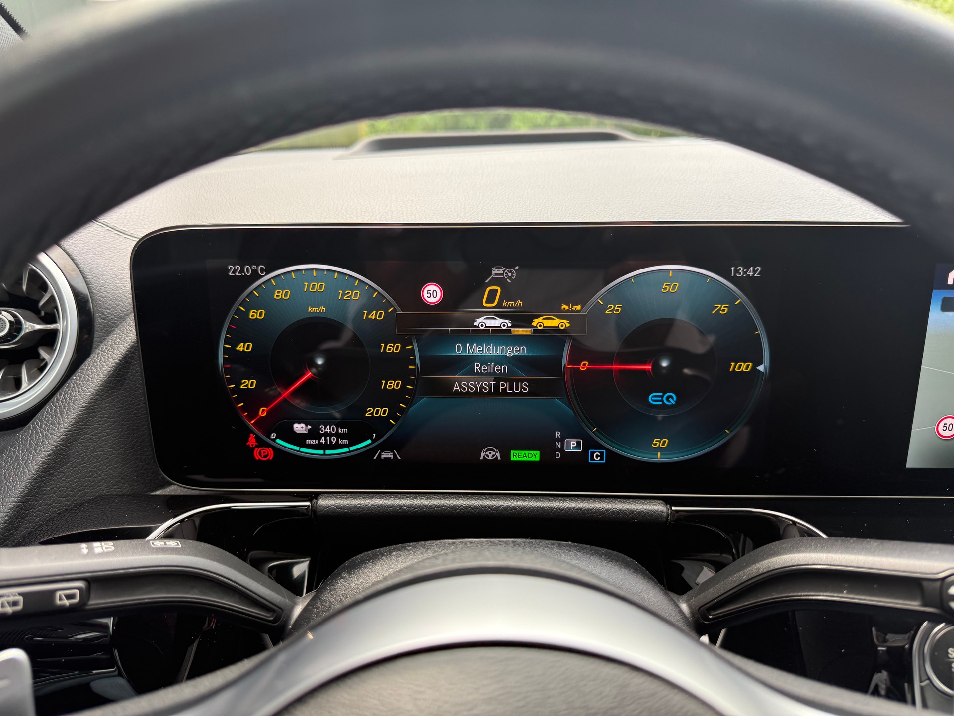 MERCEDES-BENZ EQA 350 AMG Line 4Matic-image-9