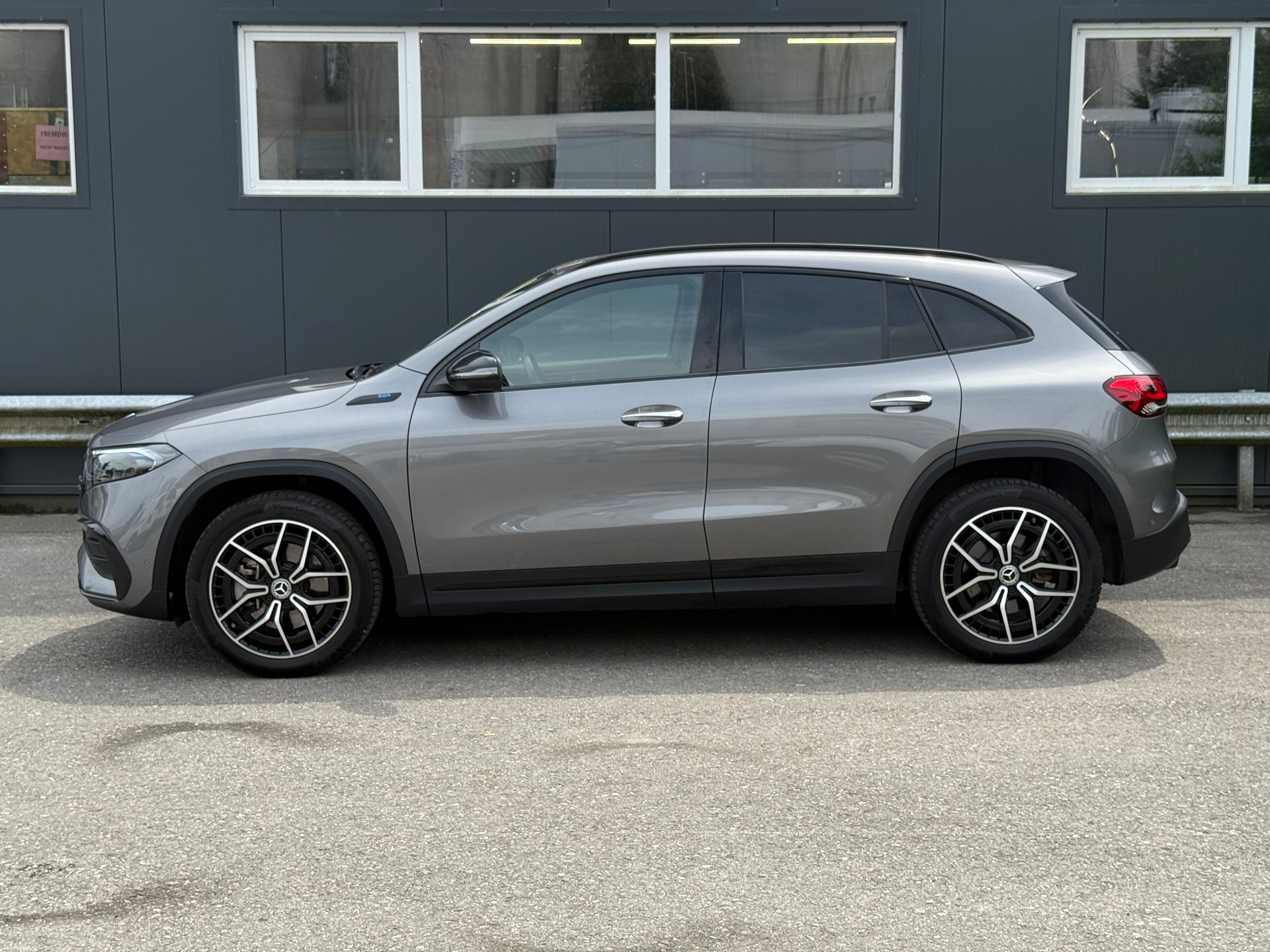 MERCEDES-BENZ EQA 350 AMG Line 4Matic-image-2