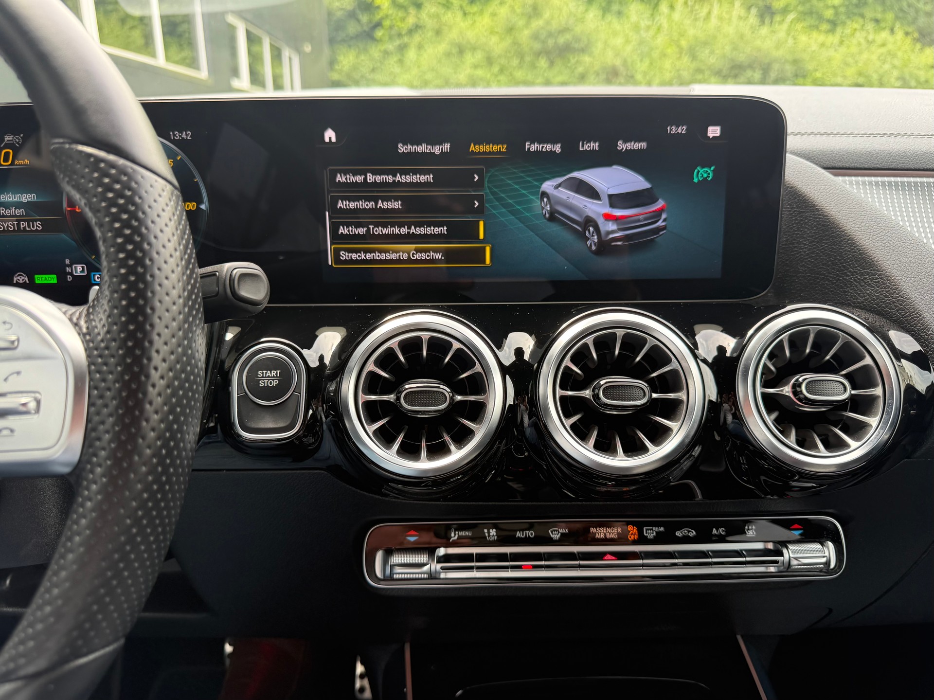MERCEDES-BENZ EQA 350 AMG Line 4Matic-image-8