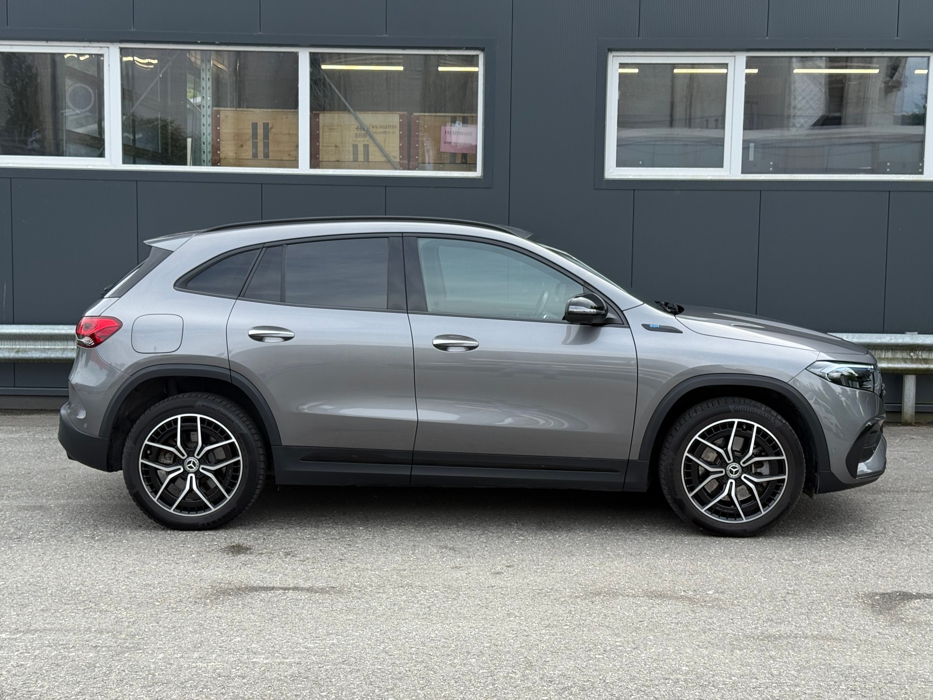MERCEDES-BENZ EQA 350 AMG Line 4Matic-image-4
