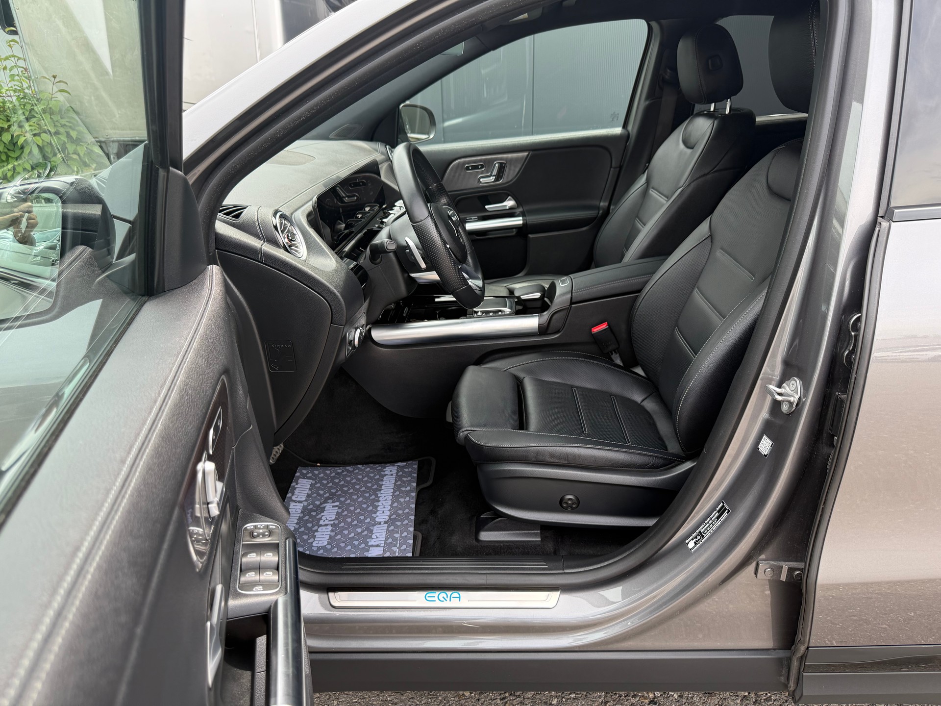MERCEDES-BENZ EQA 350 AMG Line 4Matic-image-12