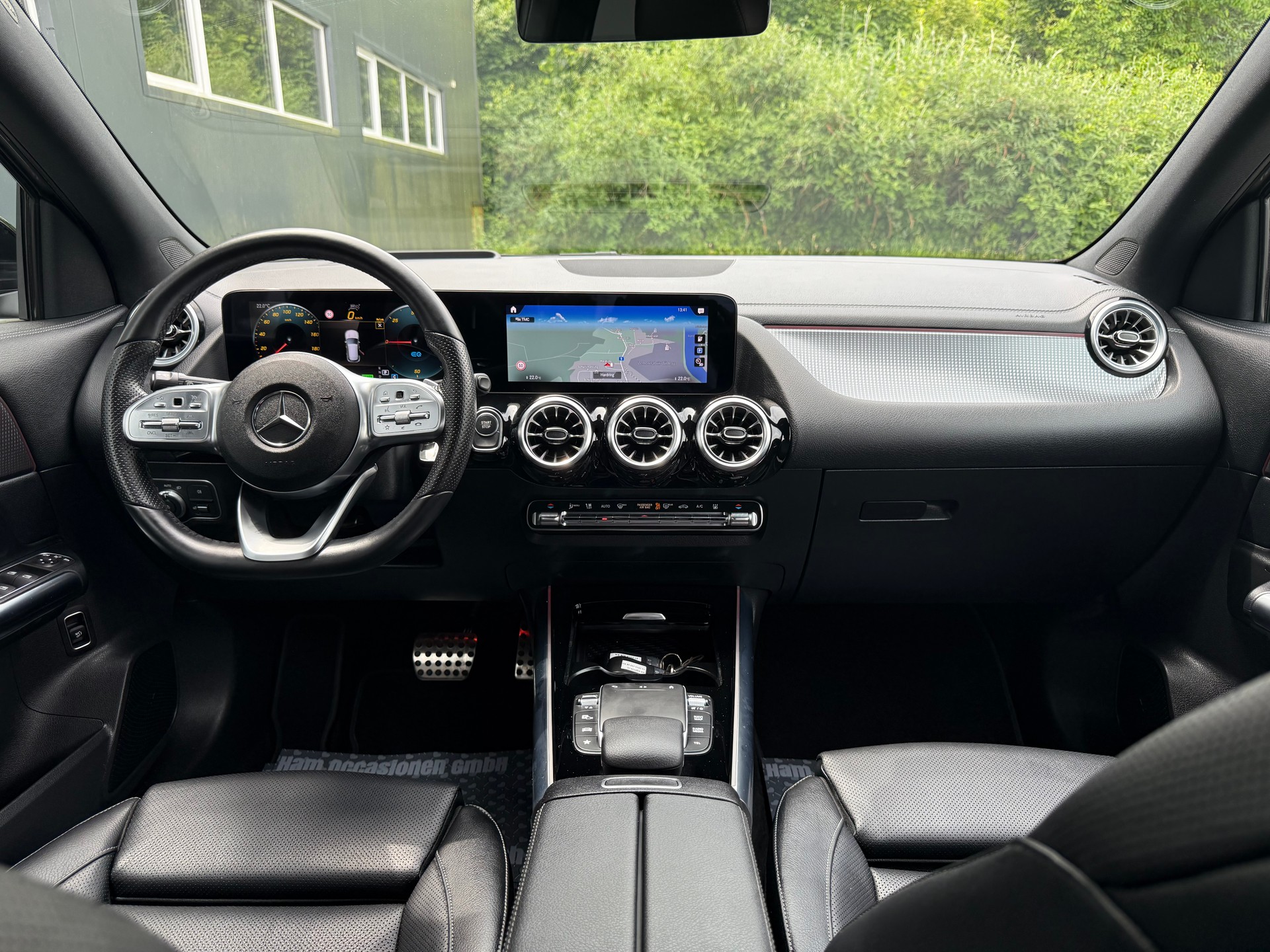 MERCEDES-BENZ EQA 350 AMG Line 4Matic-image-6