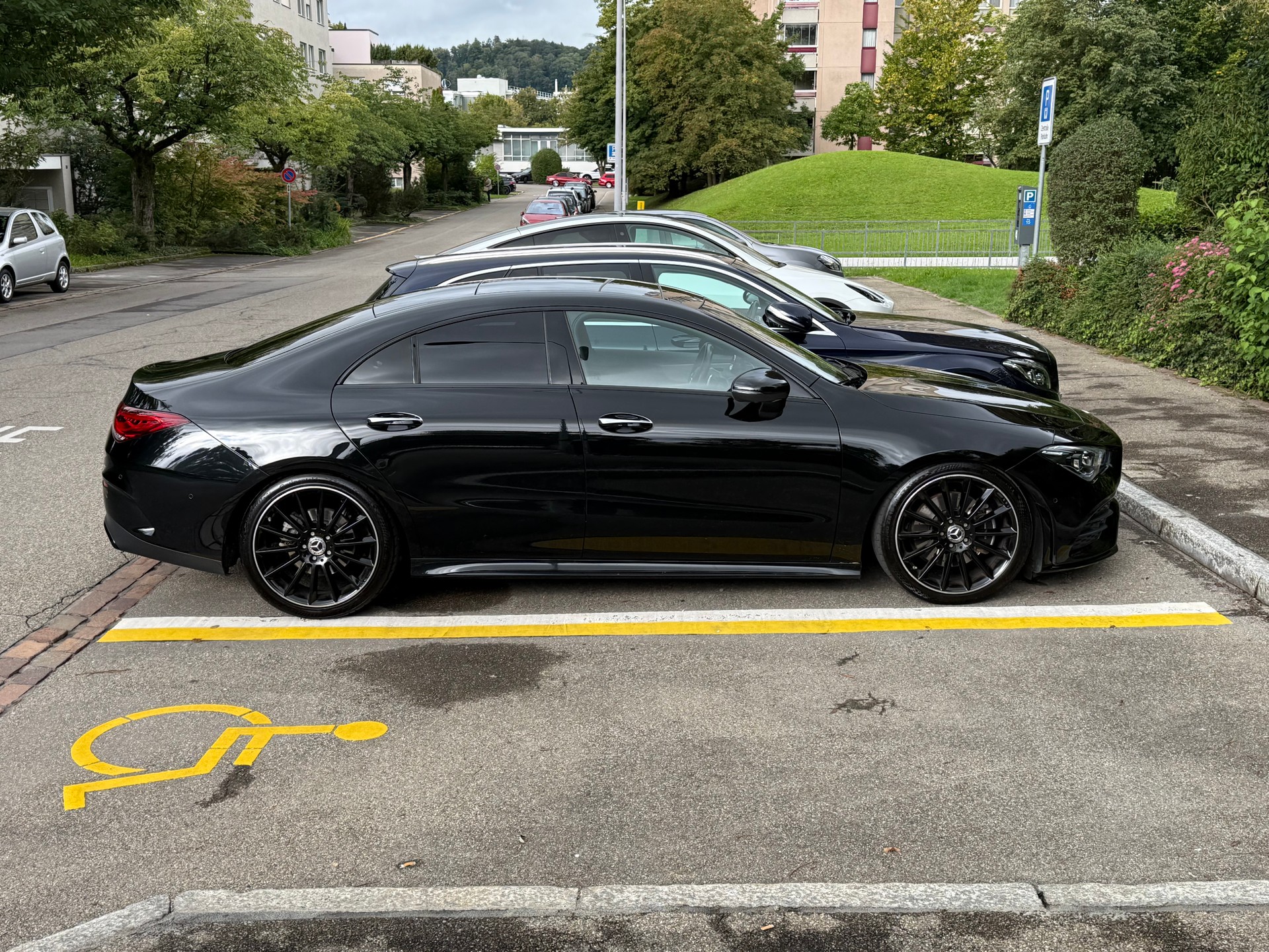 MERCEDES-BENZ CLA 220 d 4Matic AMG Line 8G-DCT-image-2