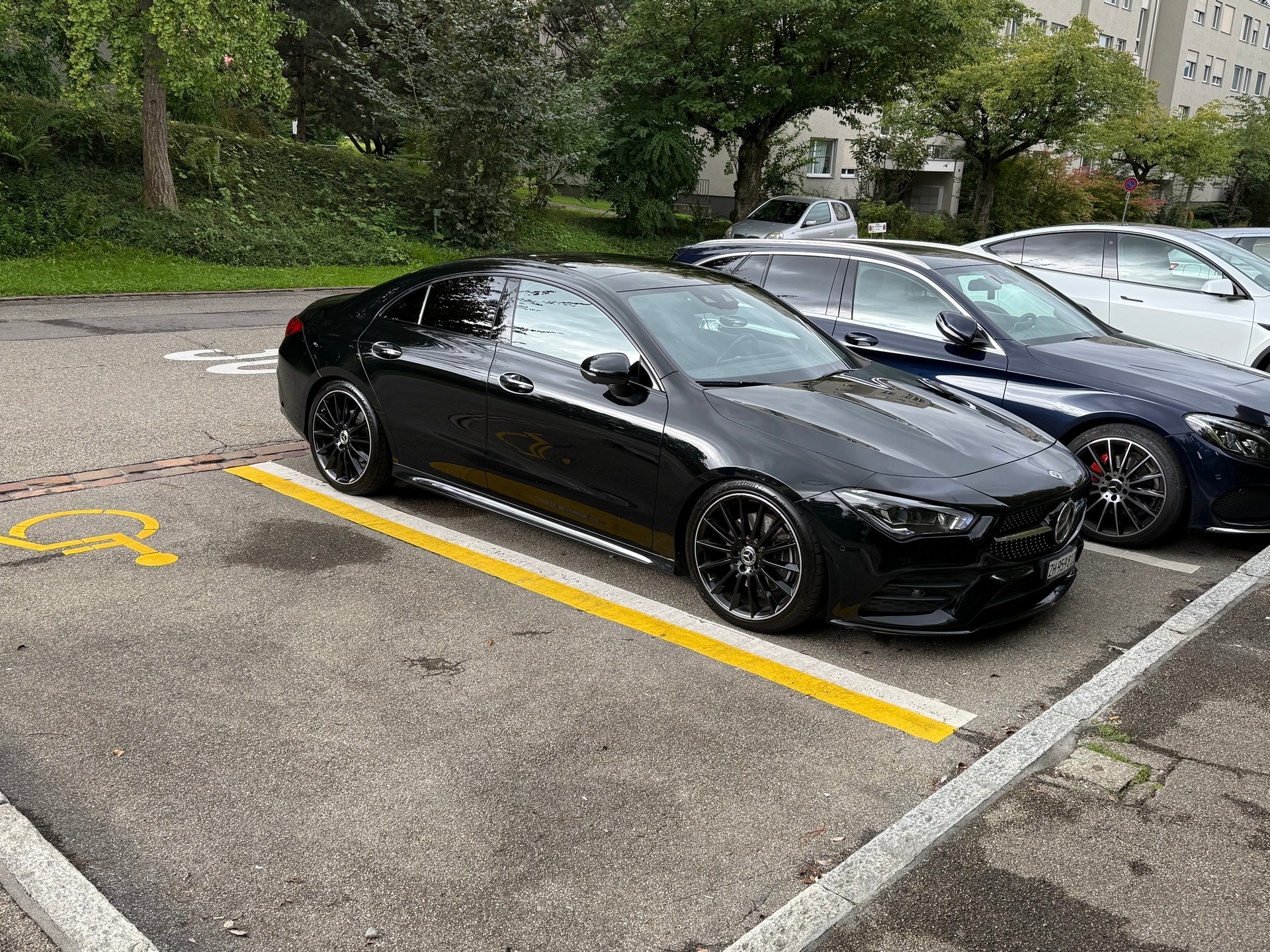 MERCEDES-BENZ CLA 220 d 4Matic AMG Line 8G-DCT-image-3