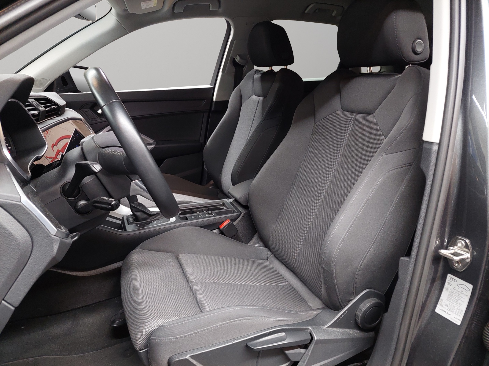 AUDI Q3 35 TDI S line quattro S-tronic-image-5