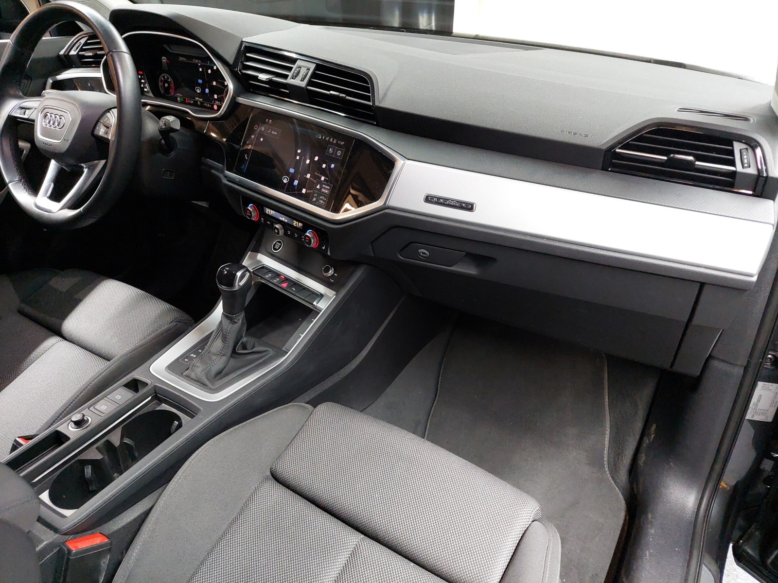 AUDI Q3 35 TDI S line quattro S-tronic-image-9