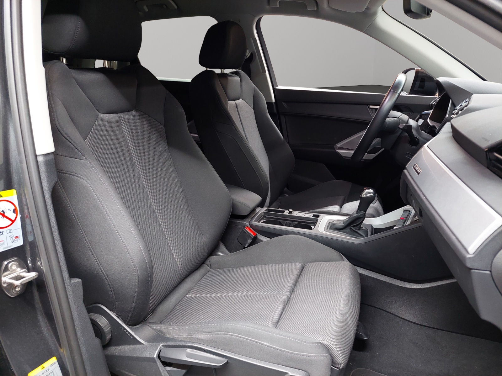 AUDI Q3 35 TDI S line quattro S-tronic-image-8