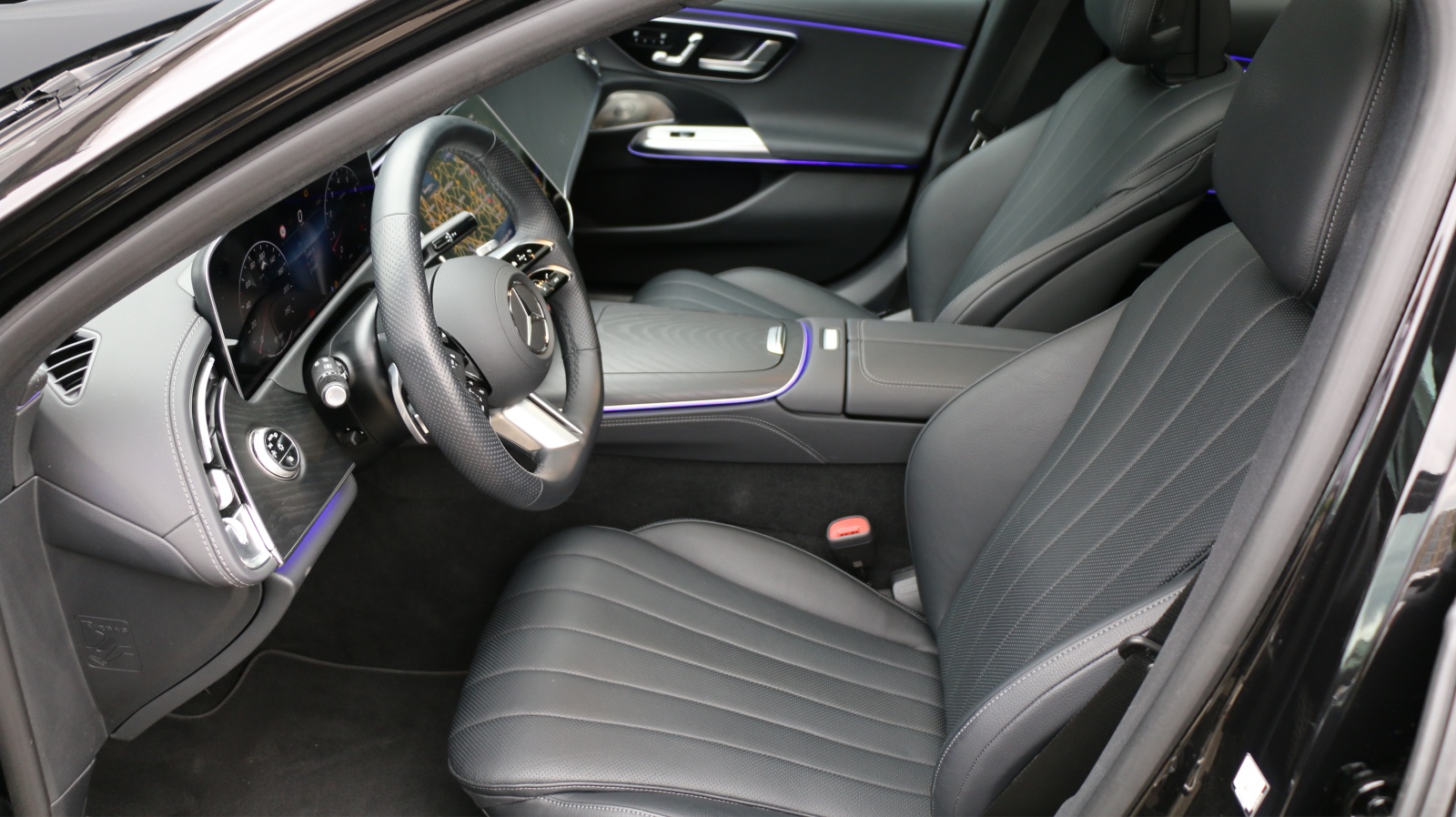 MERCEDES-BENZ E 200 T 4Matic AMG Line-image-10