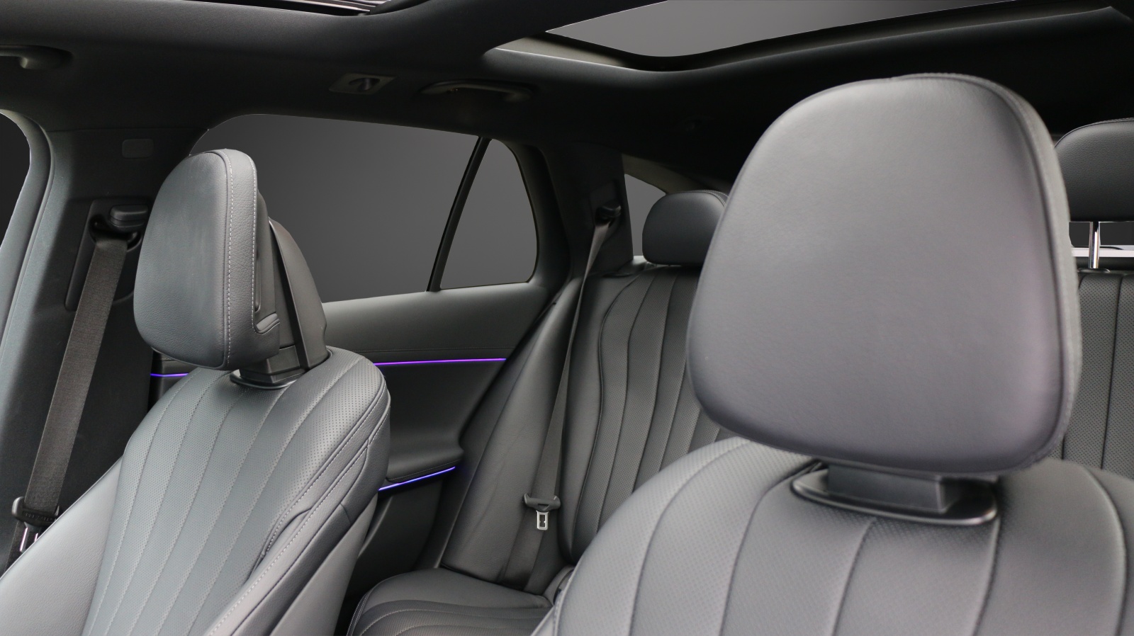 MERCEDES-BENZ E 200 T 4Matic AMG Line-image-9