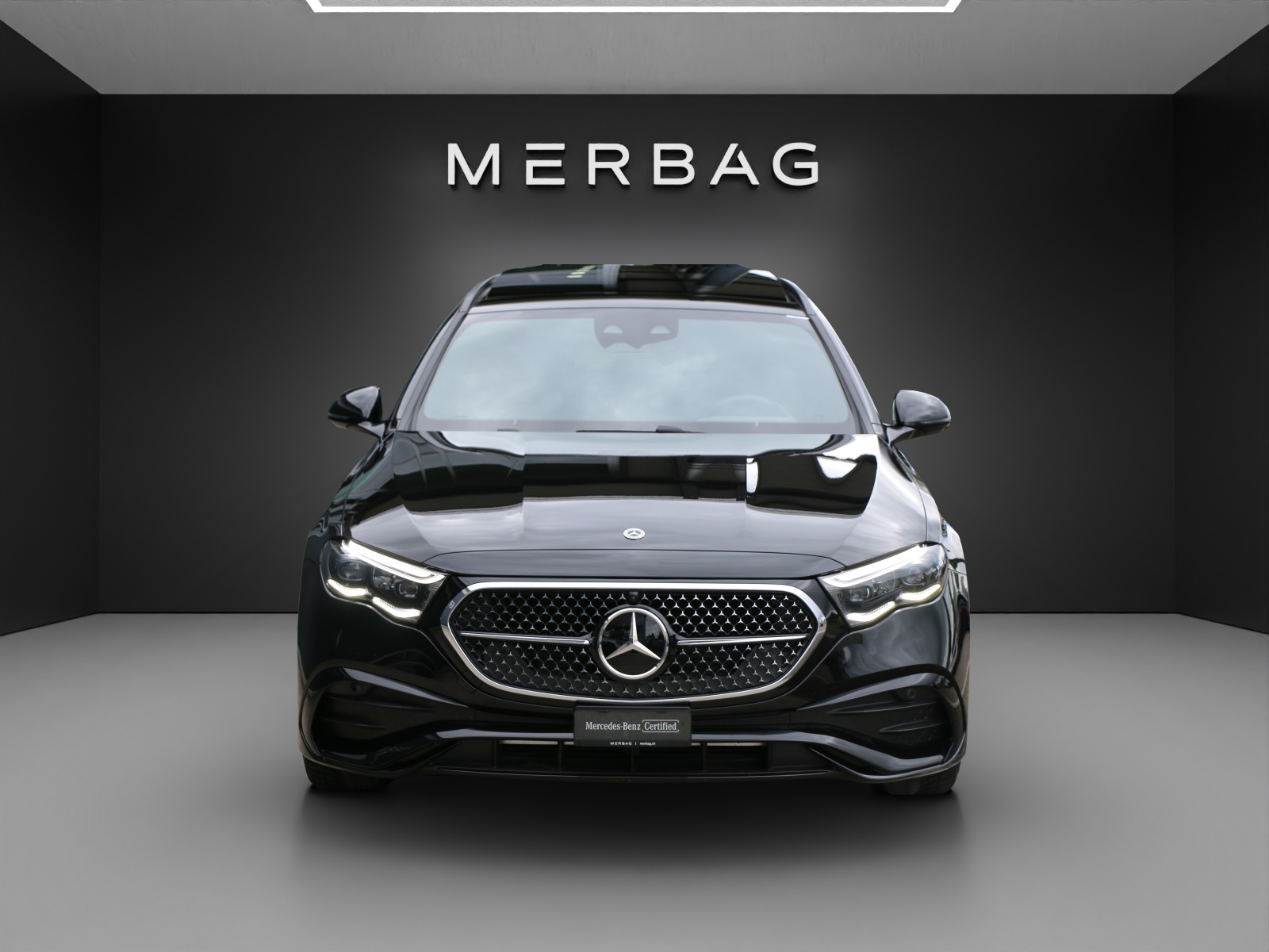MERCEDES-BENZ E 200 T 4Matic AMG Line-image-14