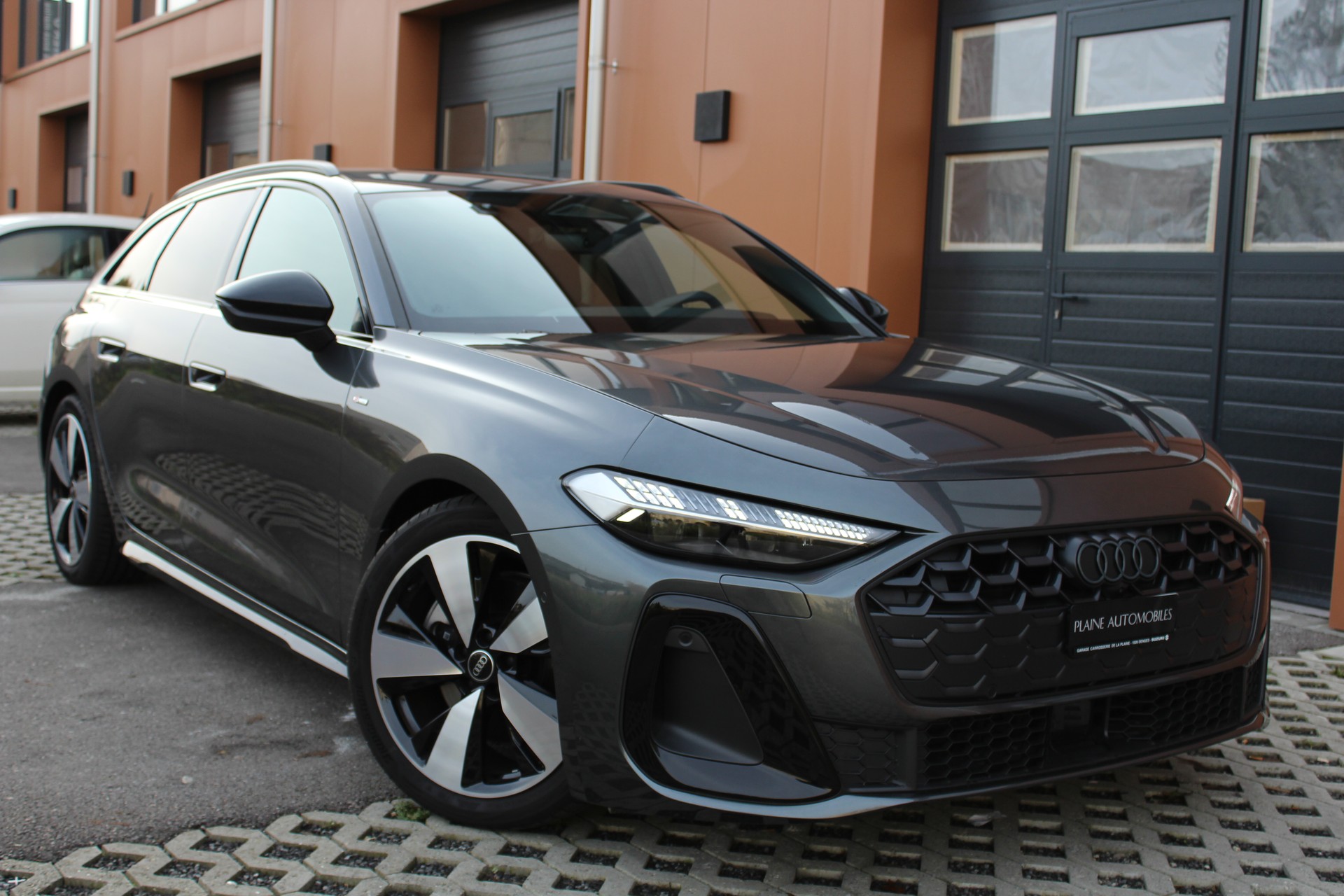 AUDI A5 Sportback 40 TDI S-Line S-tronic - "Display Passager * Pack S-Line Complet * Volant coupé * Tempomat Adapt * Lumière Amb"-image-5