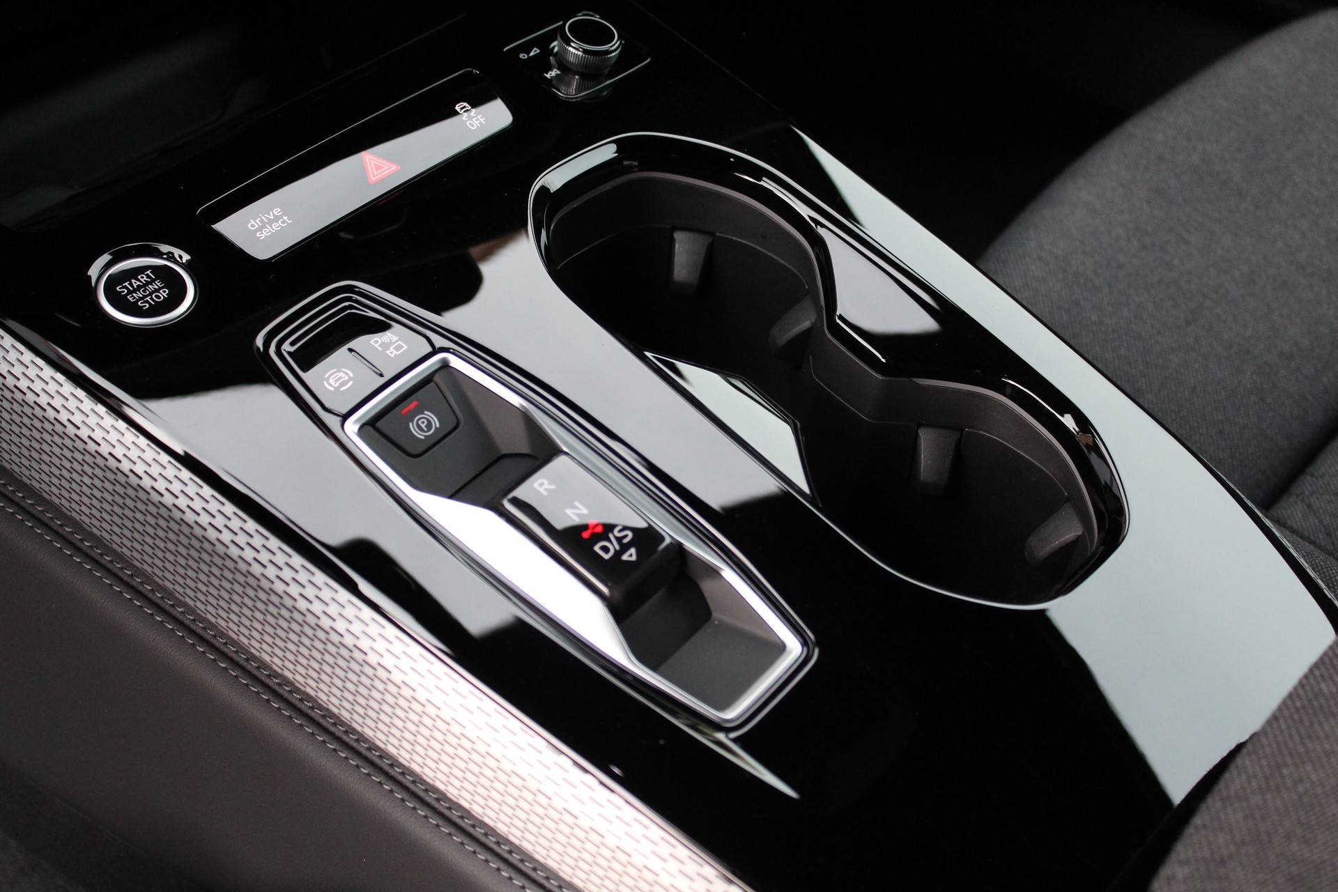 AUDI A5 Sportback 40 TDI S-Line S-tronic - "Display Passager * Pack S-Line Complet * Volant coupé * Tempomat Adapt * Lumière Amb"-image-13