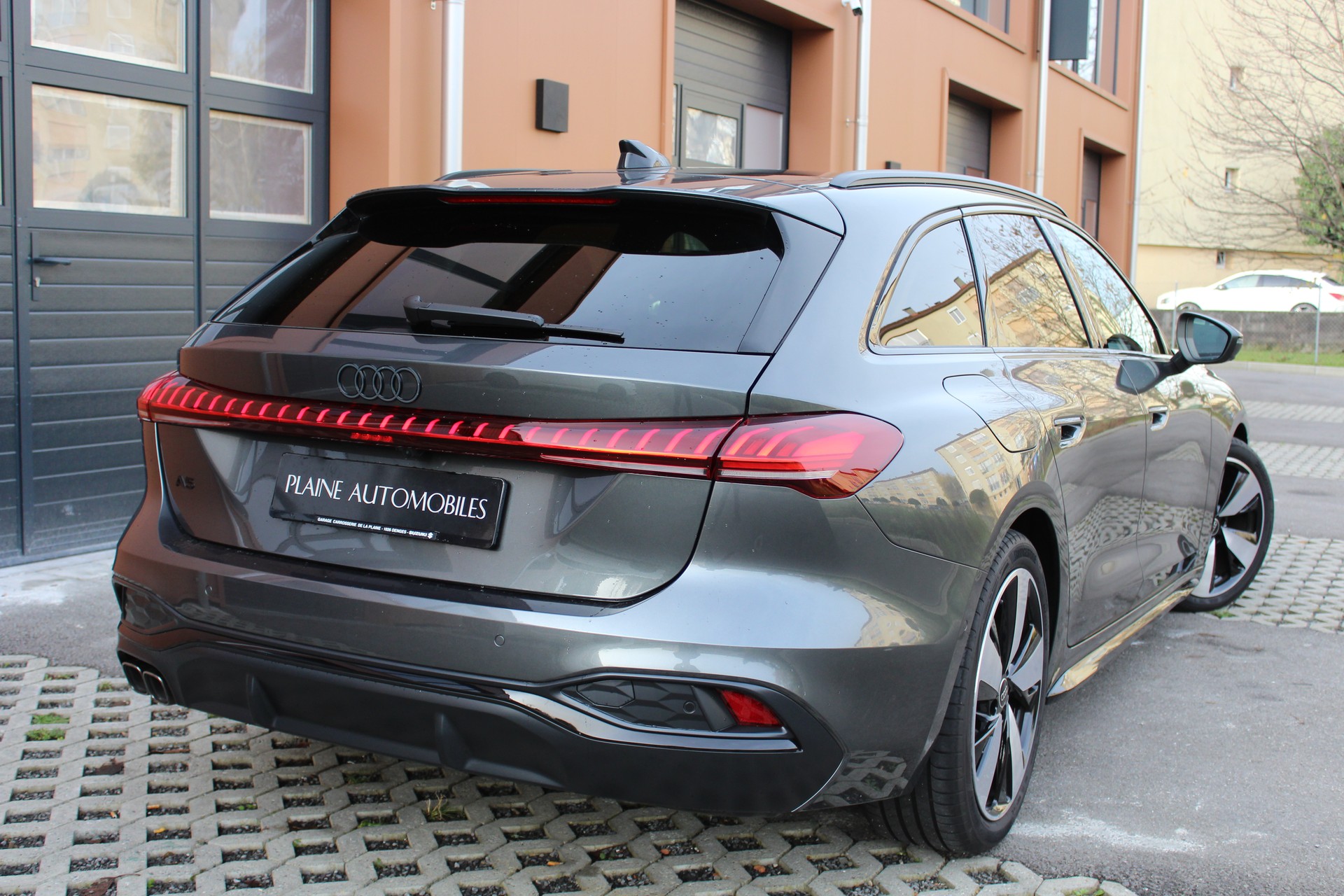 AUDI A5 Sportback 40 TDI S-Line S-tronic - "Display Passager * Pack S-Line Complet * Volant coupé * Tempomat Adapt * Lumière Amb"-image-6