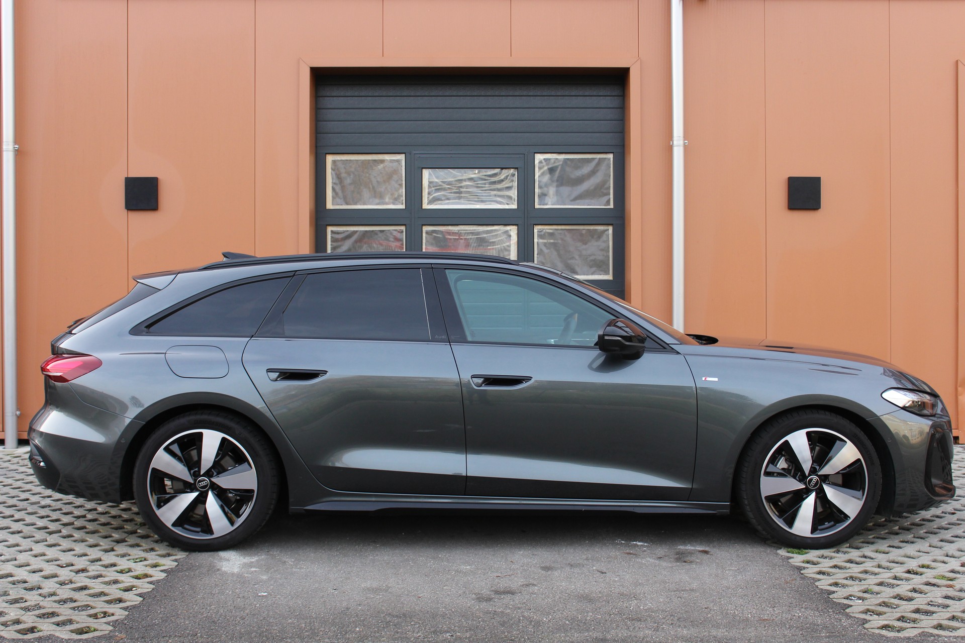 AUDI A5 Sportback 40 TDI S-Line S-tronic - "Display Passager * Pack S-Line Complet * Volant coupé * Tempomat Adapt * Lumière Amb"-image-4