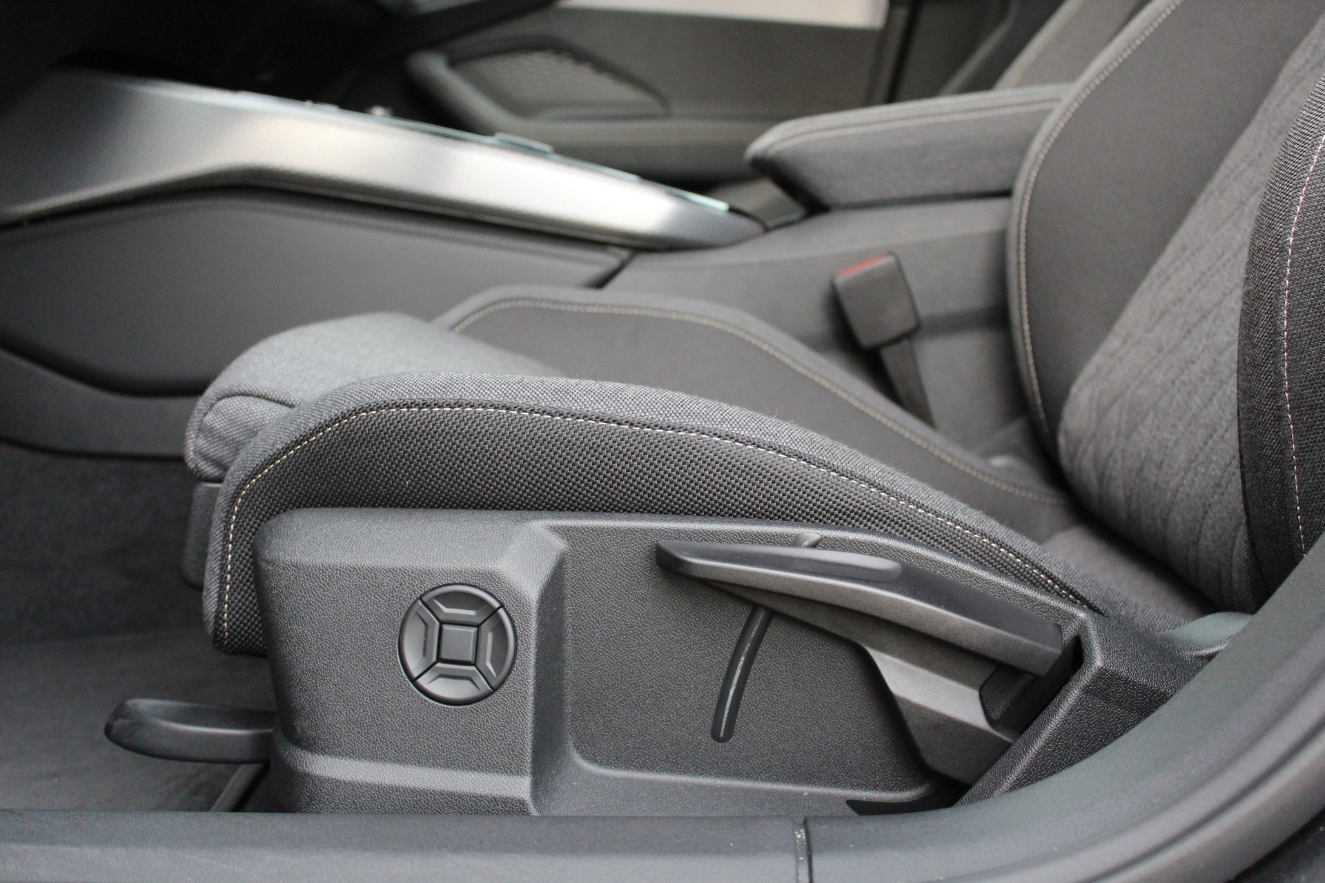 AUDI A5 Sportback 40 TDI S-Line S-tronic - "Display Passager * Pack S-Line Complet * Volant coupé * Tempomat Adapt * Lumière Amb"-image-18