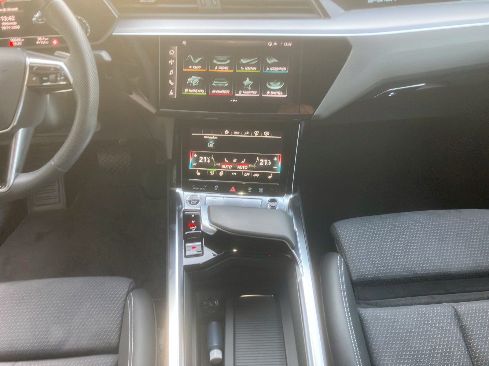 AUDI e-tron 55 Sportback Advanced Black Edition quattro-image-11