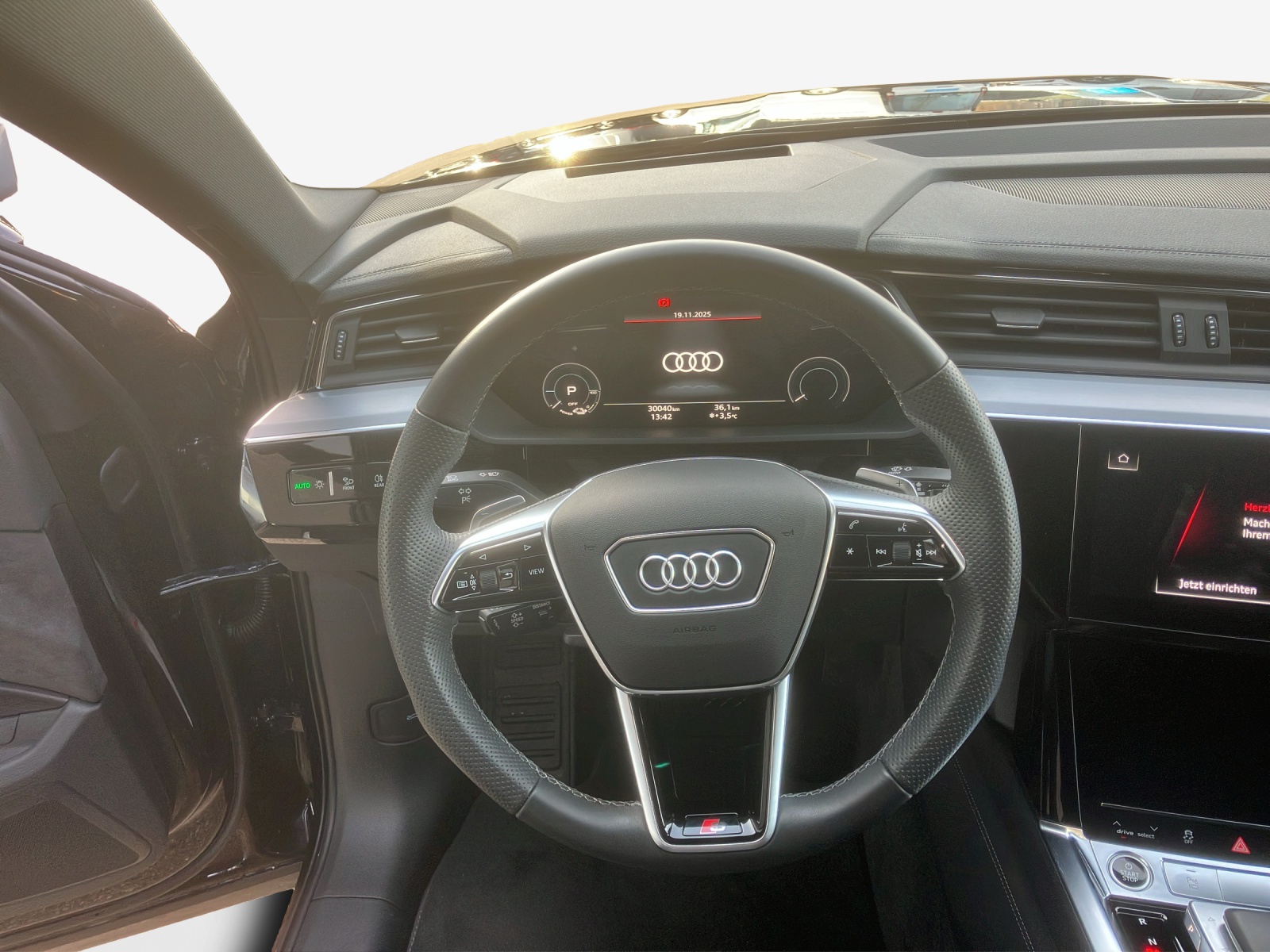 AUDI e-tron 55 Sportback Advanced Black Edition quattro-image-10