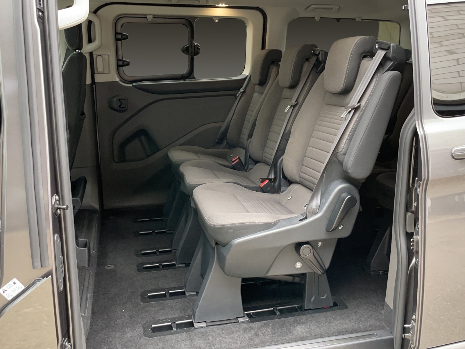 FORD Tourneo C Bus 320 L1 1.0 EcoBoost Titanium PHEV-image-11