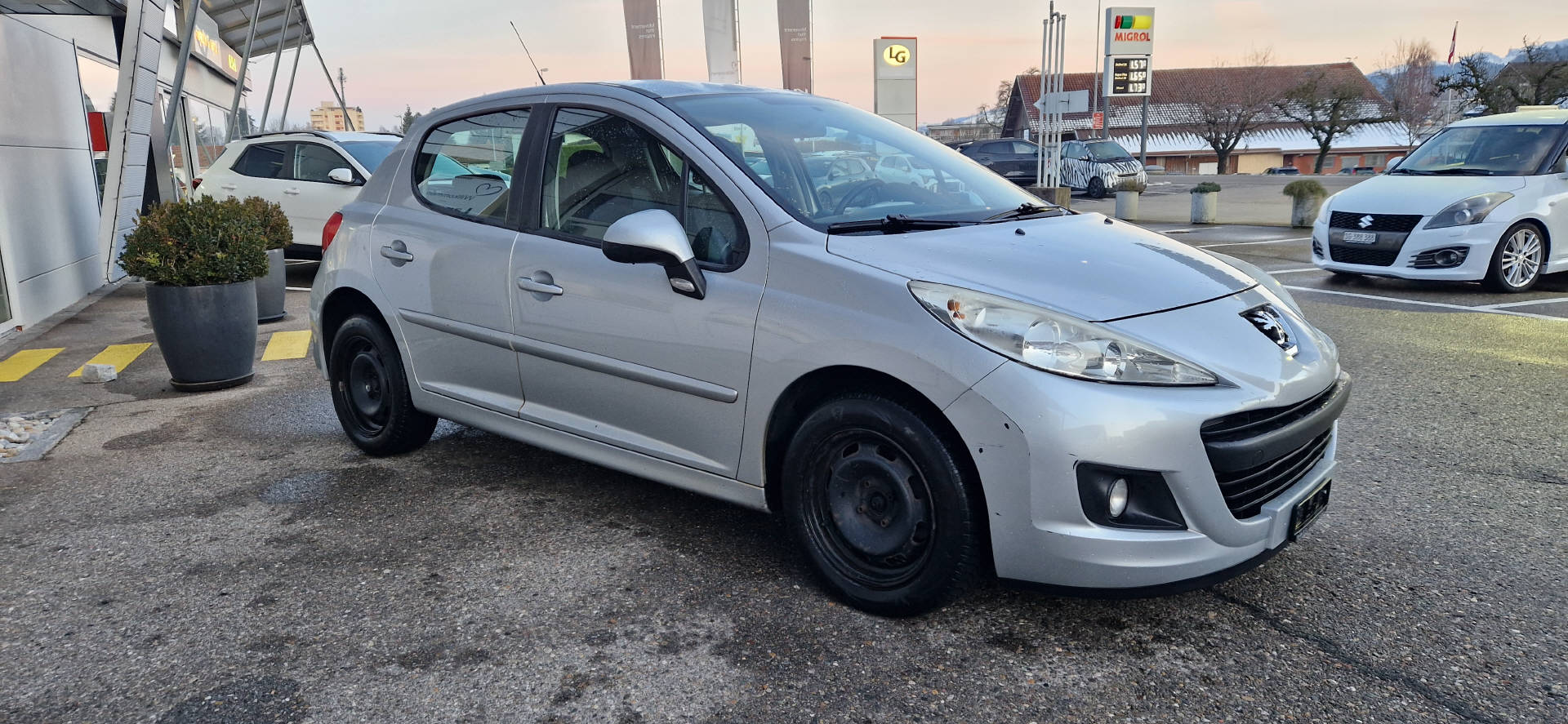 PEUGEOT 207 1.4 16V 95 Trendy Clim-image-12