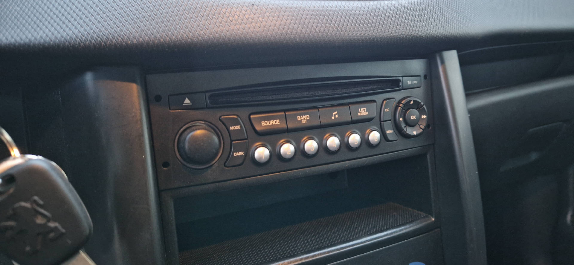 PEUGEOT 207 1.4 16V 95 Trendy Clim-image-5