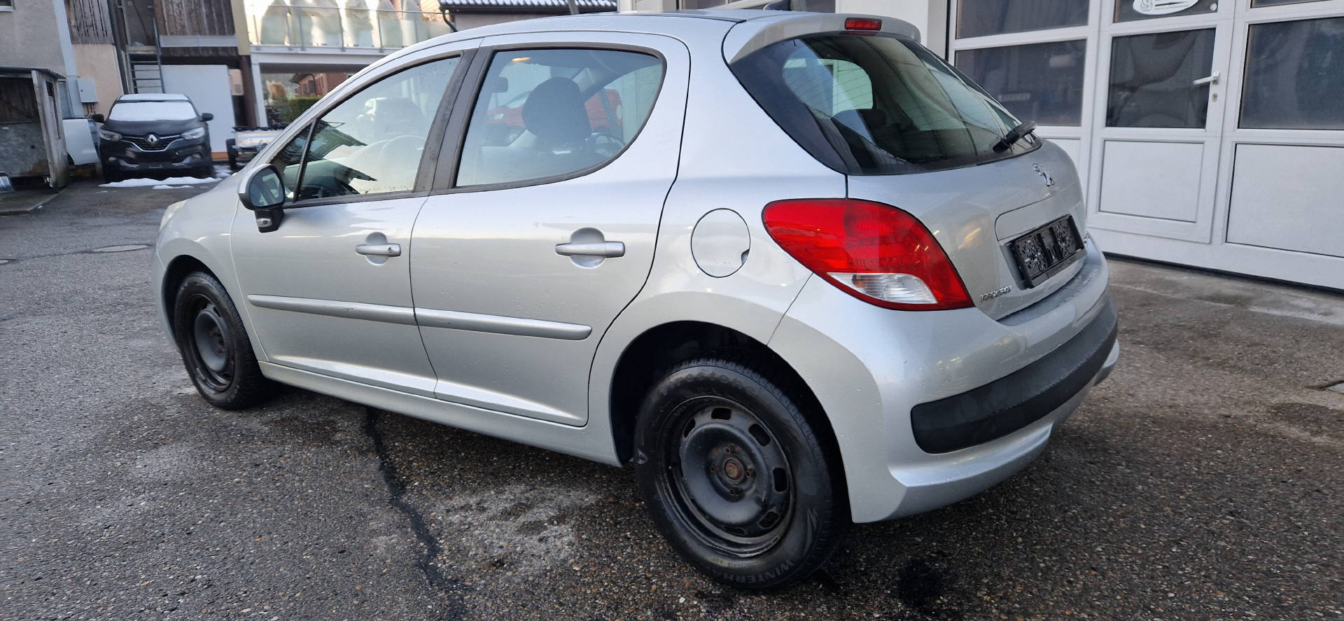PEUGEOT 207 1.4 16V 95 Trendy Clim-image-9