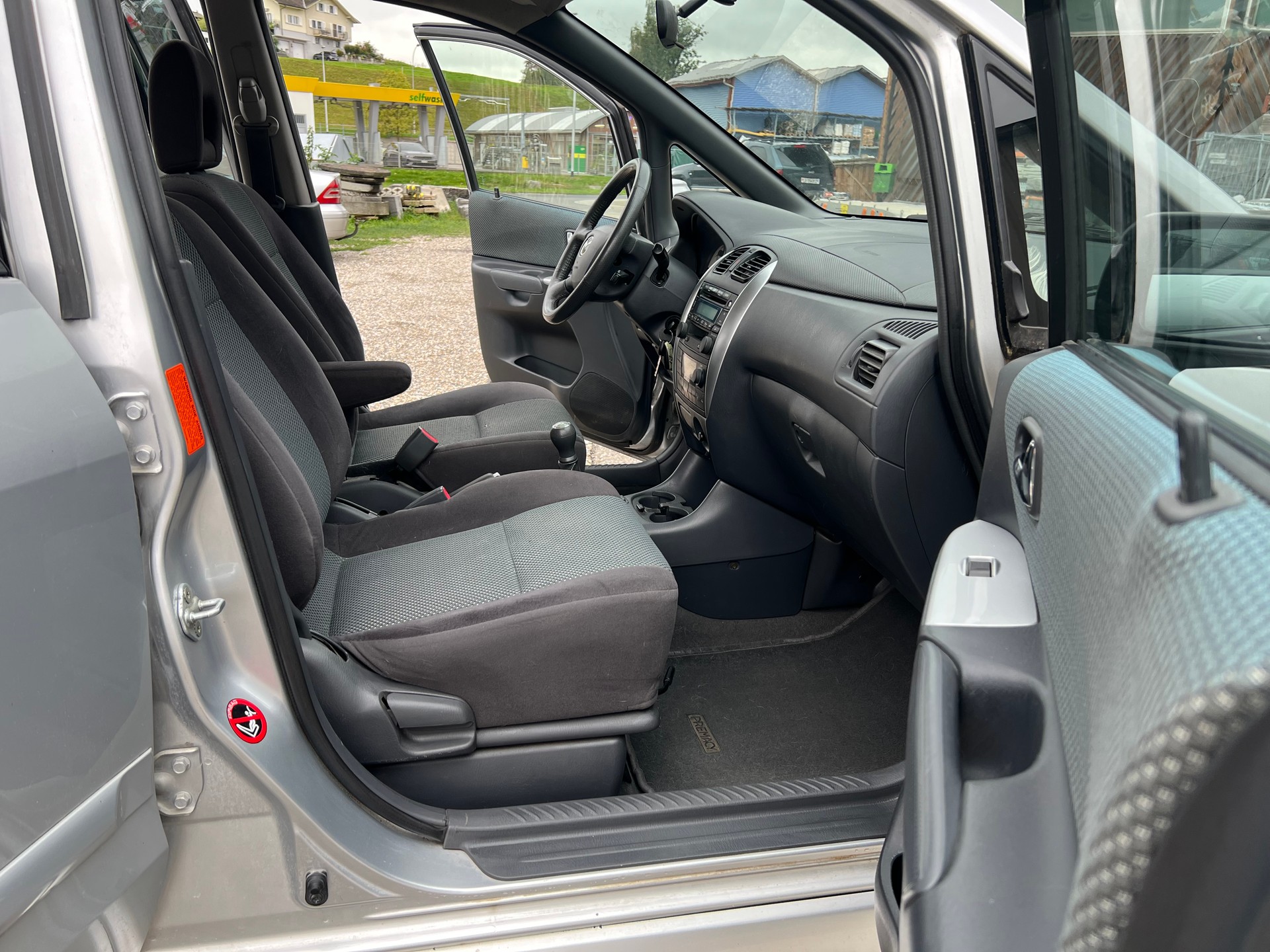 MAZDA Premacy 2.0i-16V-image-8