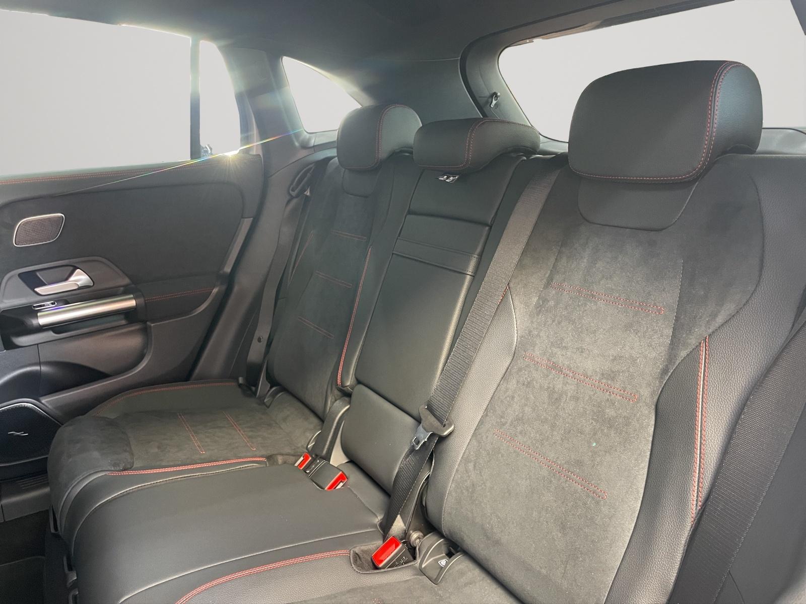 MERCEDES-BENZ GLA 200 Night Star AMG Line-image-7