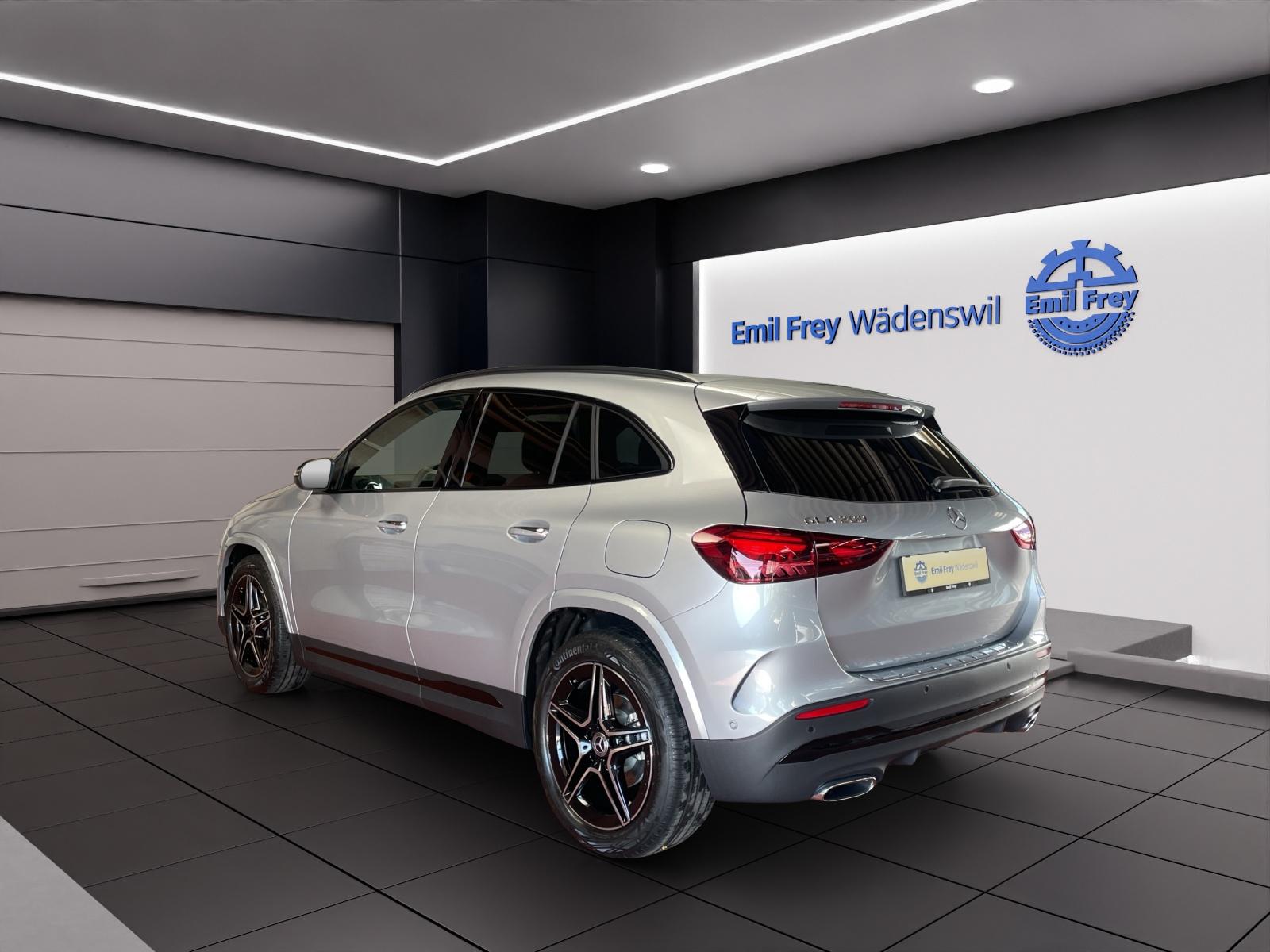 MERCEDES-BENZ GLA 200 Night Star AMG Line-image-2
