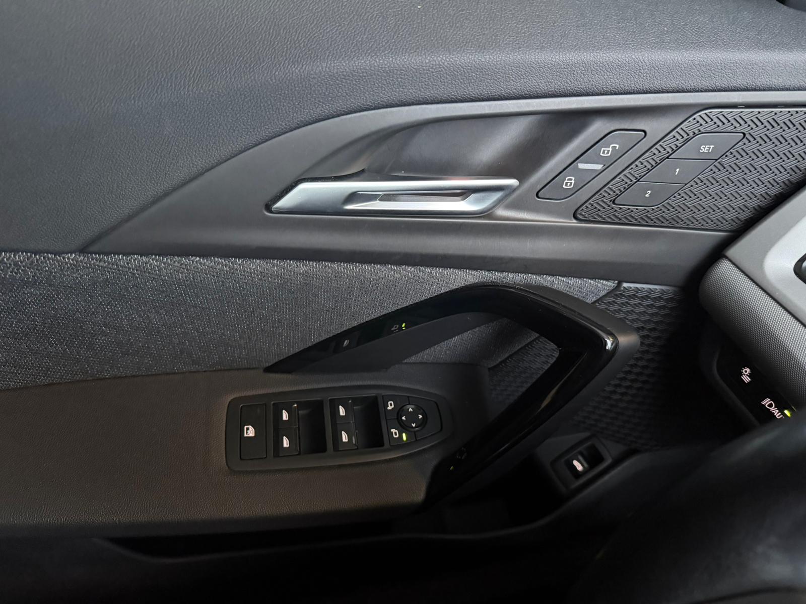 BMW X1 23i xDrive-image-9