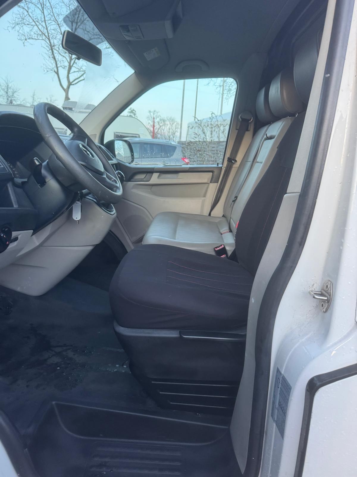 VW T6 2.0 TDI Entry-image-8