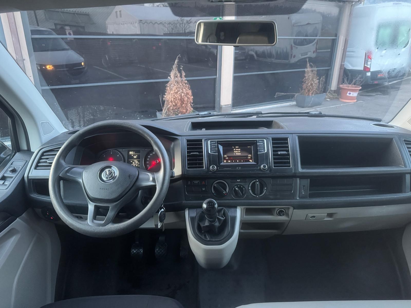 VW T6 2.0 TDI Entry-image-9