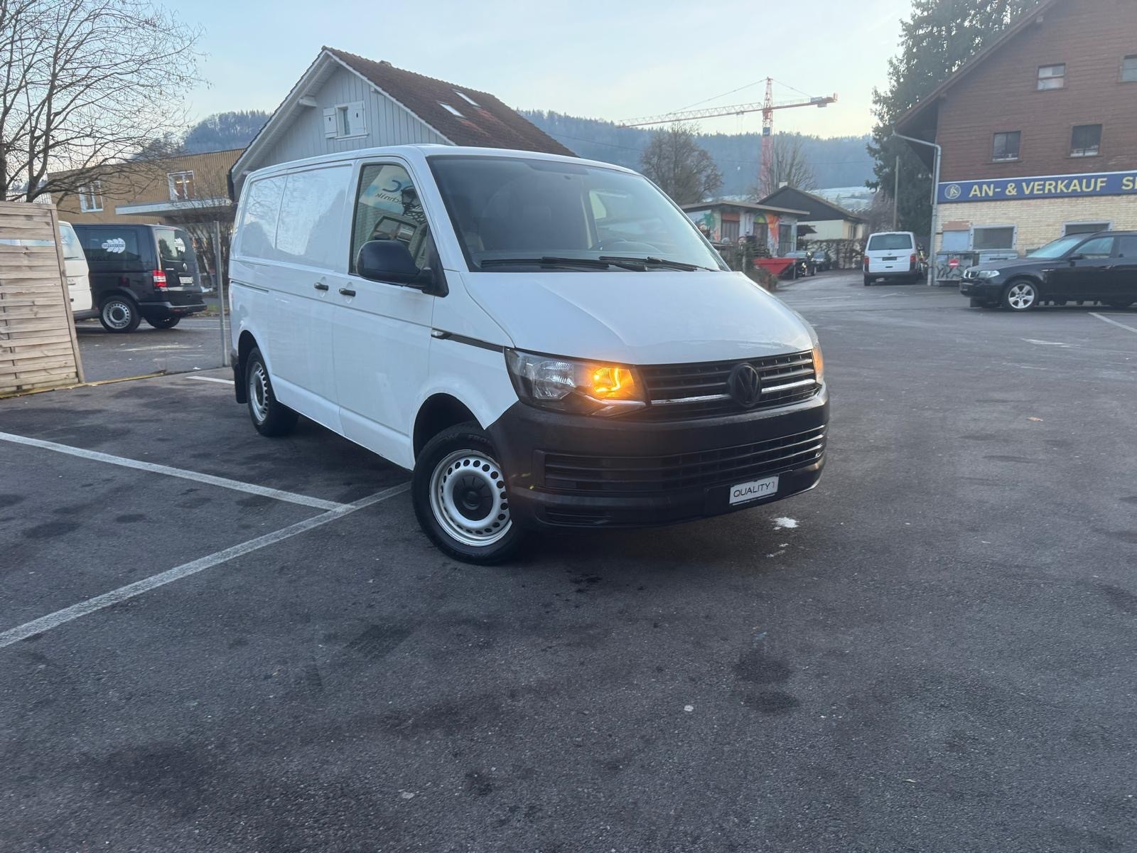 VW T6 2.0 TDI Entry-showroom-element-1