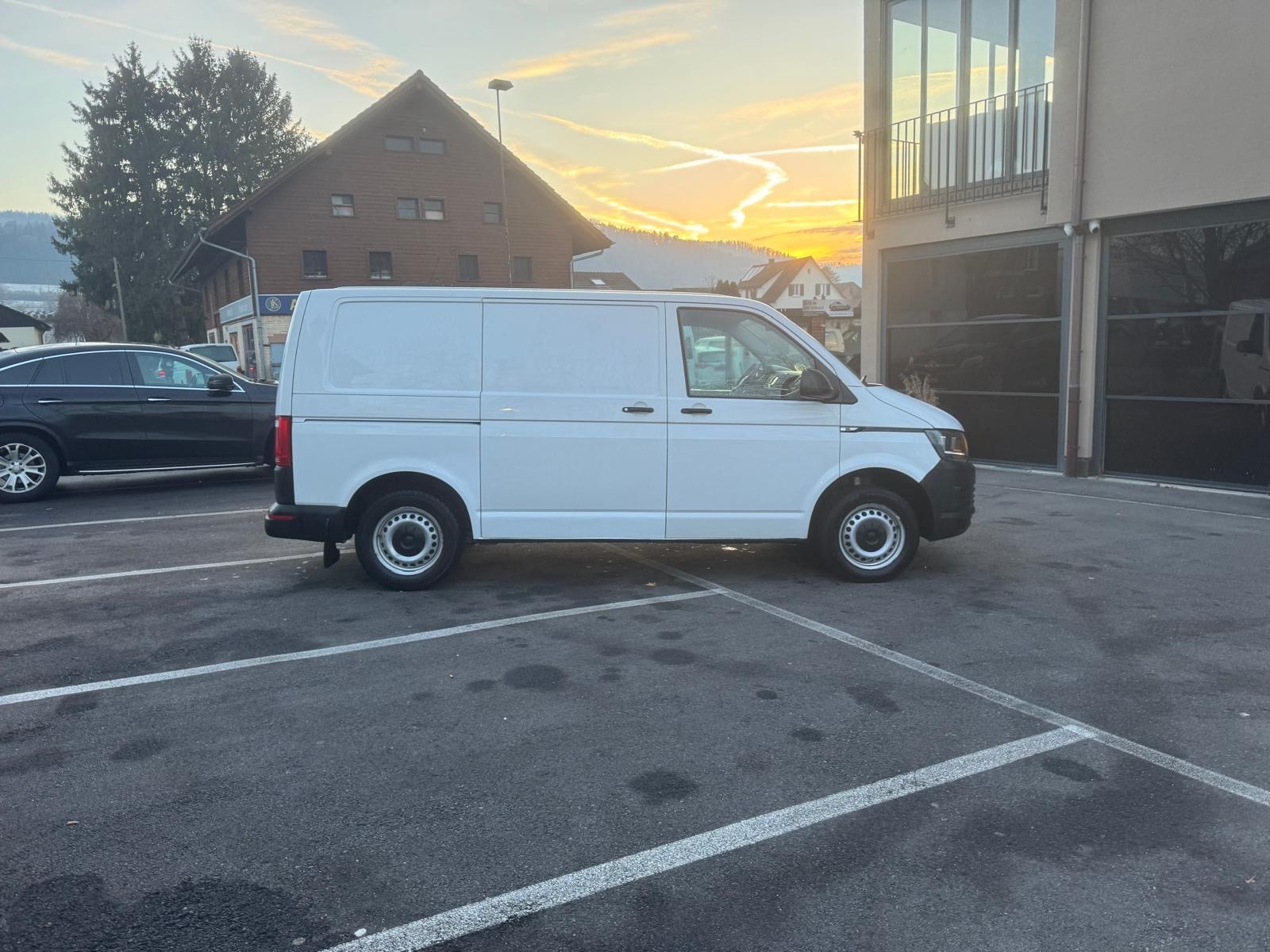 VW T6 2.0 TDI Entry-showroom-element-3