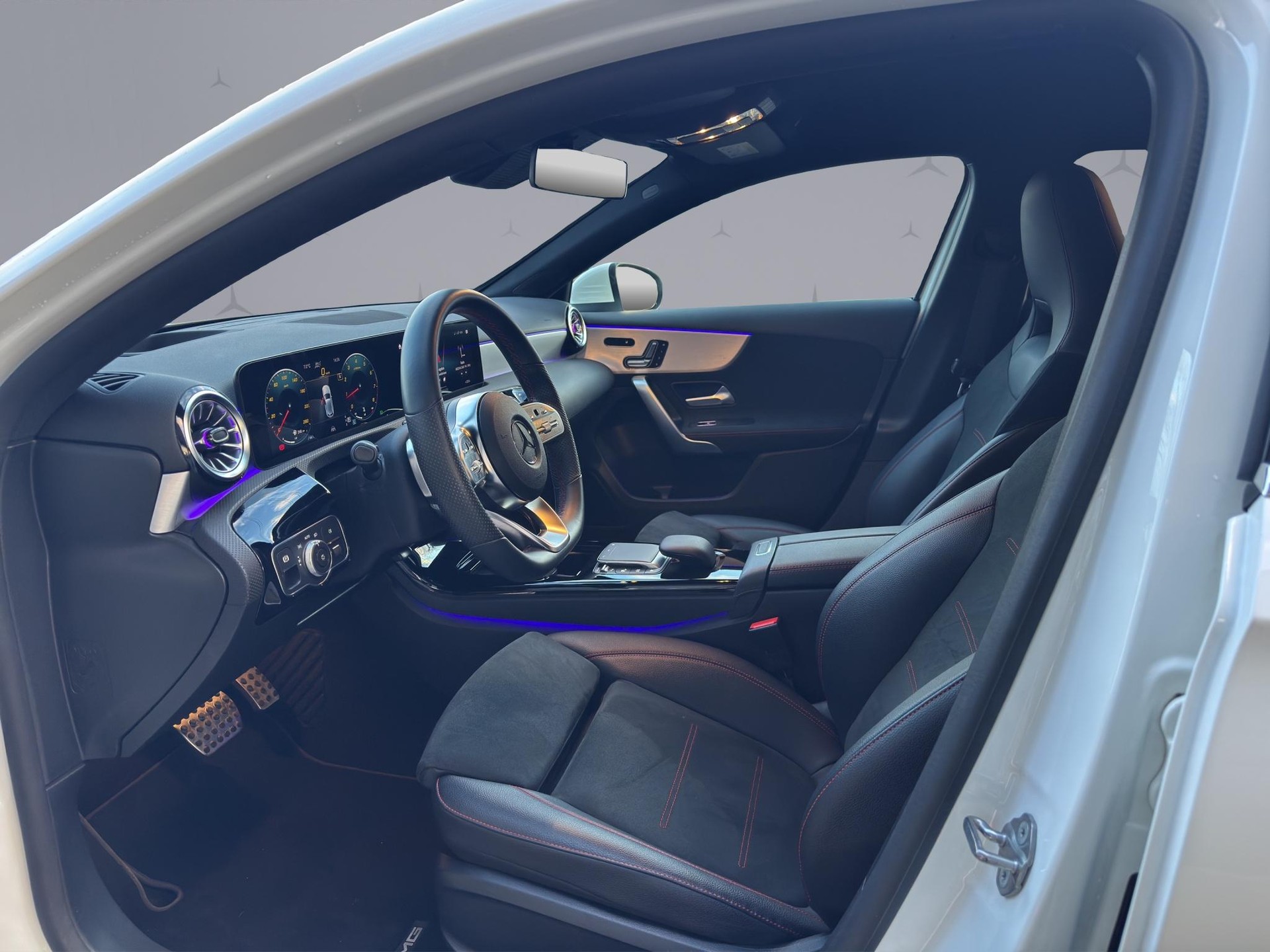 MERCEDES-BENZ A 200 AMG Line 4m-image-8