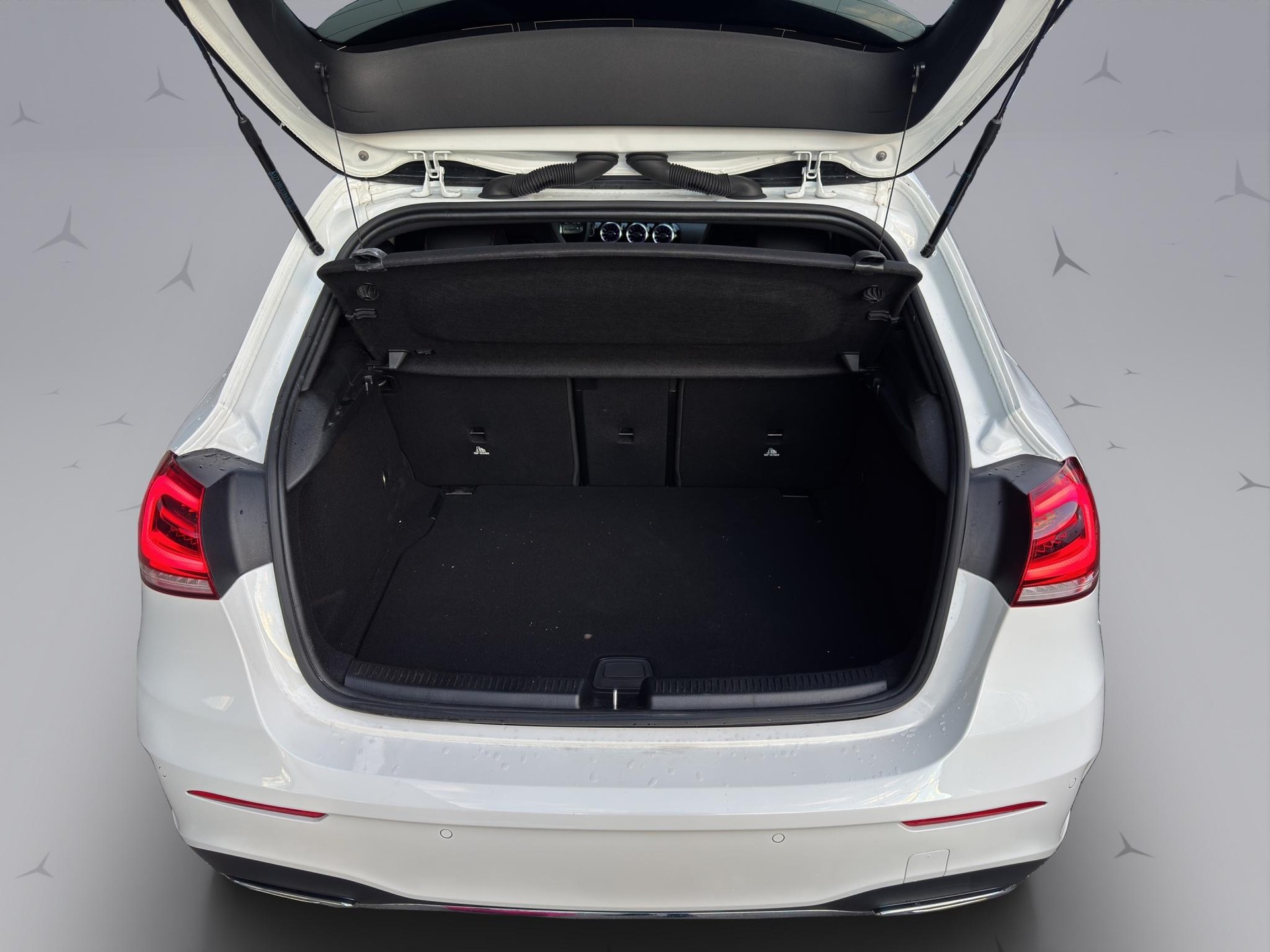 MERCEDES-BENZ A 200 AMG Line 4m-image-15