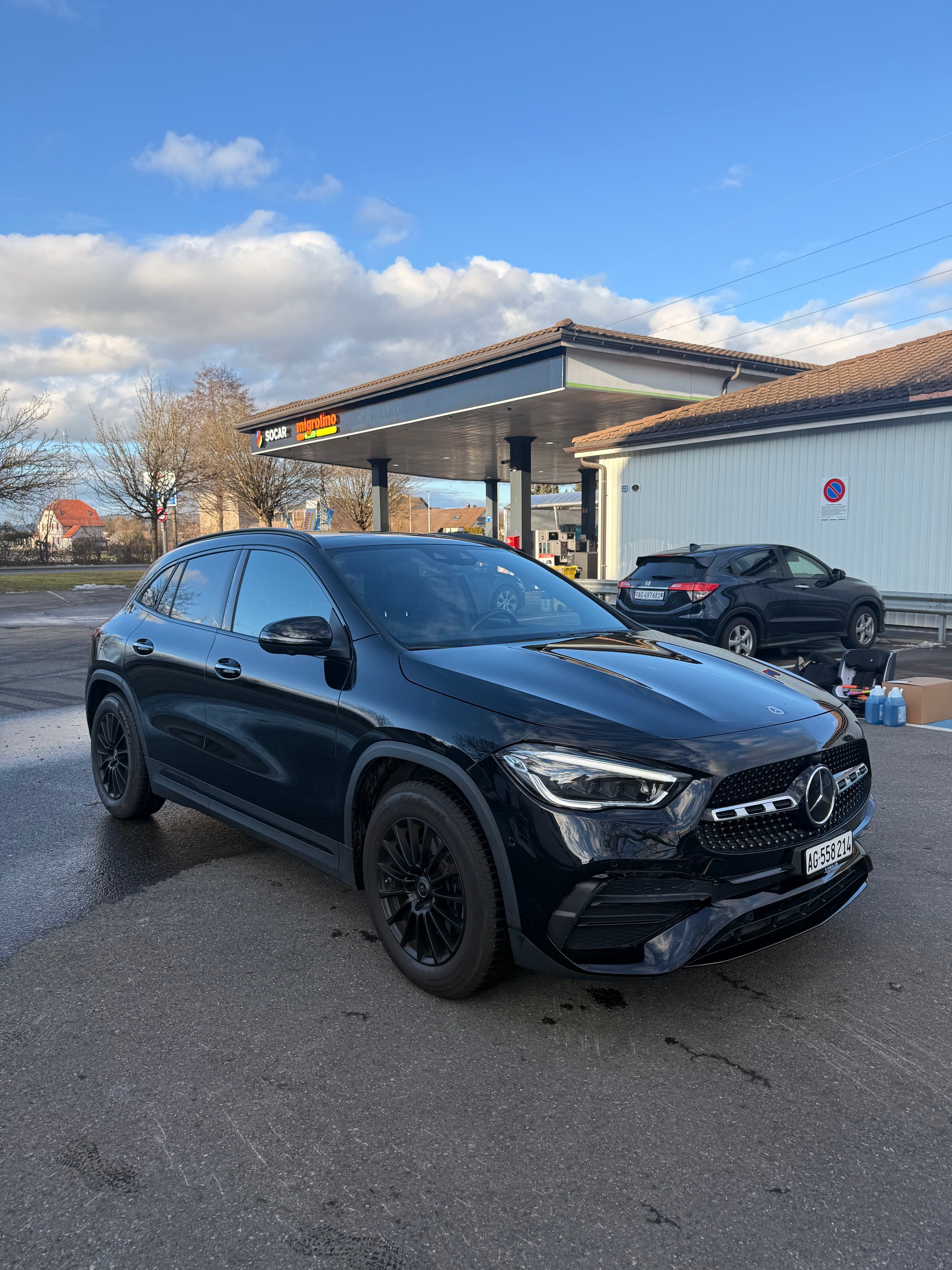 MERCEDES-BENZ GLA 200 AMG Line 7G-DCT-image-3