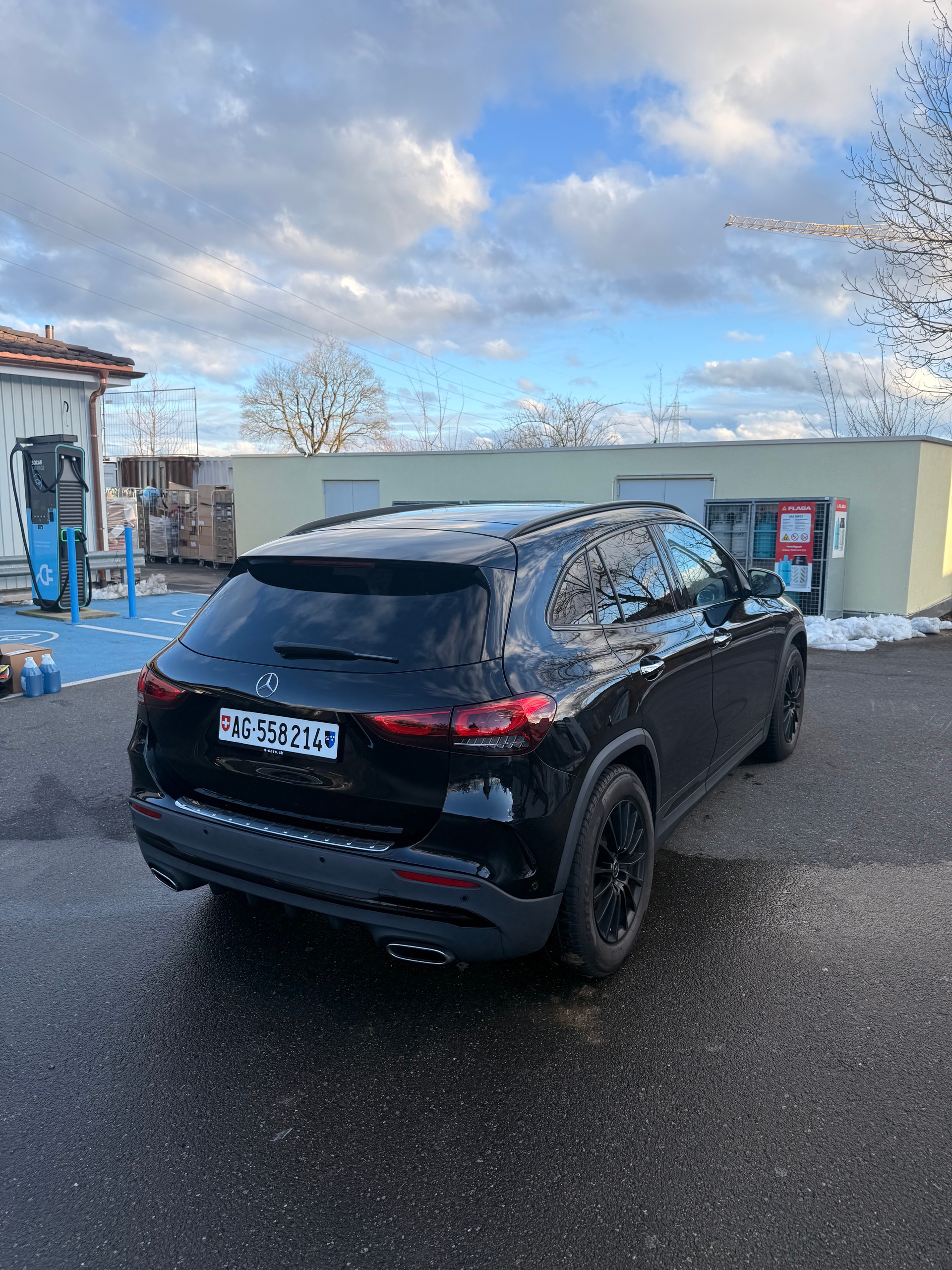MERCEDES-BENZ GLA 200 AMG Line 7G-DCT-image-2