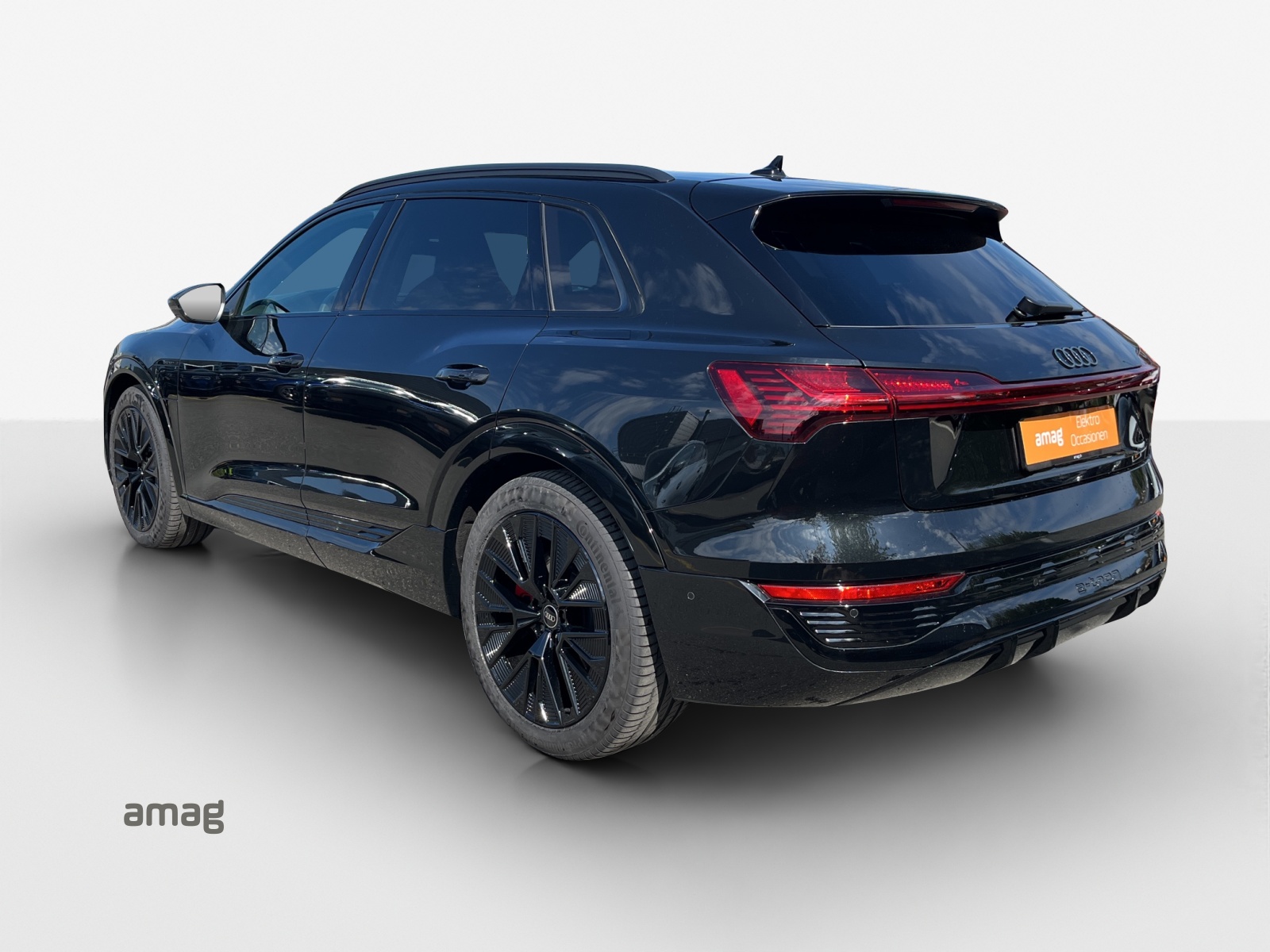 AUDI Q8 55 e-tron Black Edition quattro-image-2