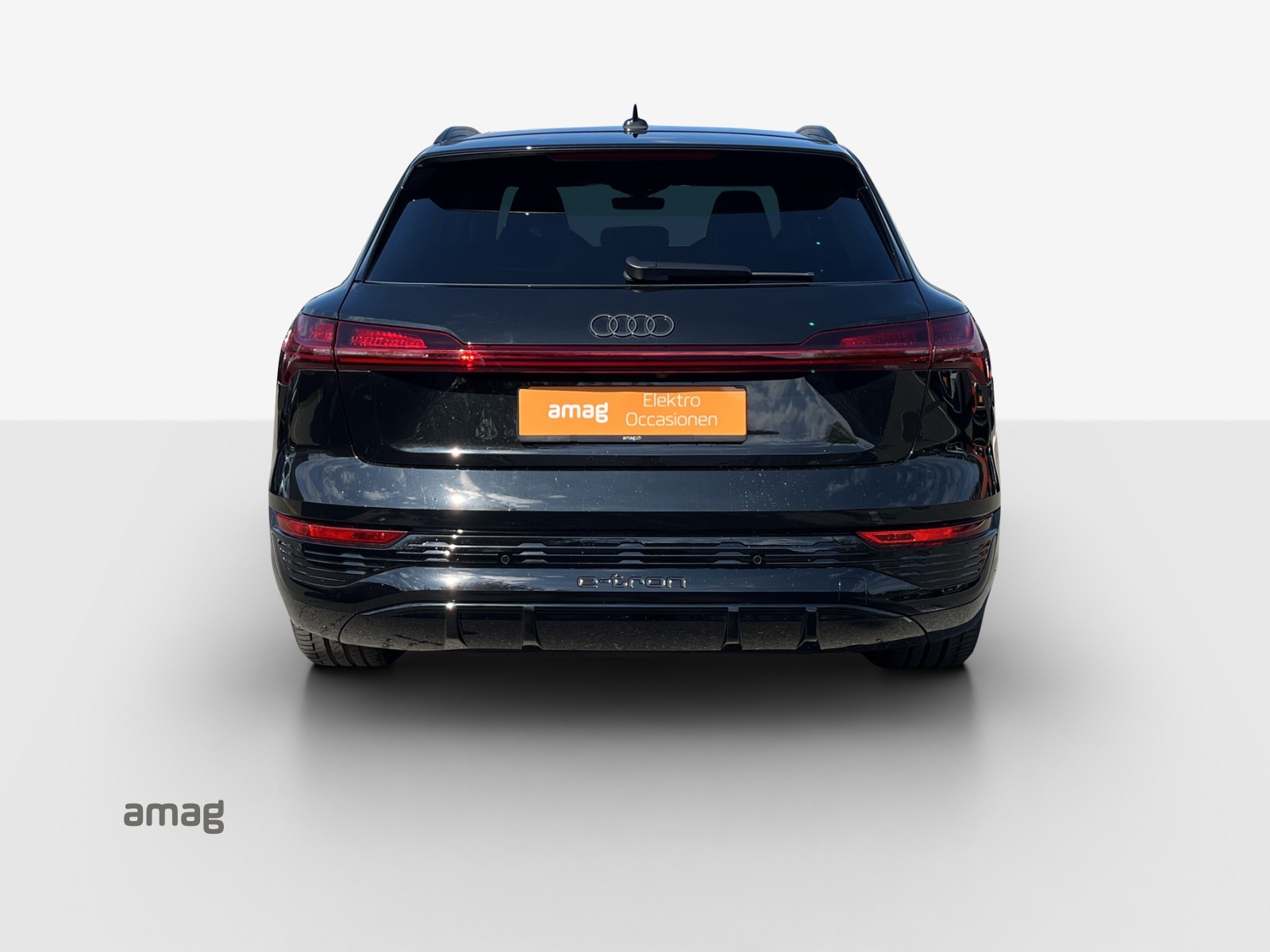 AUDI Q8 55 e-tron Black Edition quattro-image-4