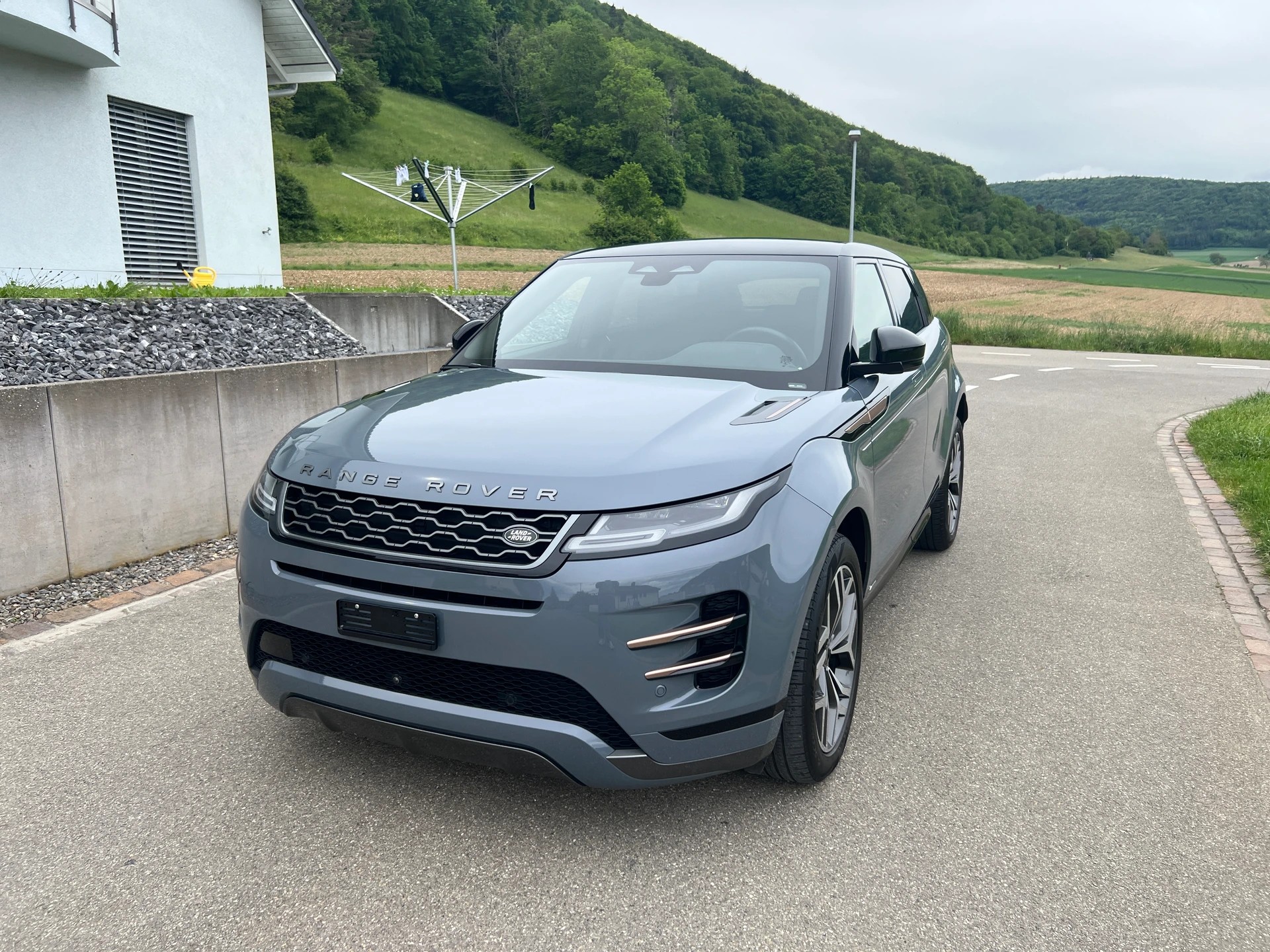 LAND ROVER Range Rover Evoque * R-Dynamic * D 200 MHEV SE * LEDER *-image-1