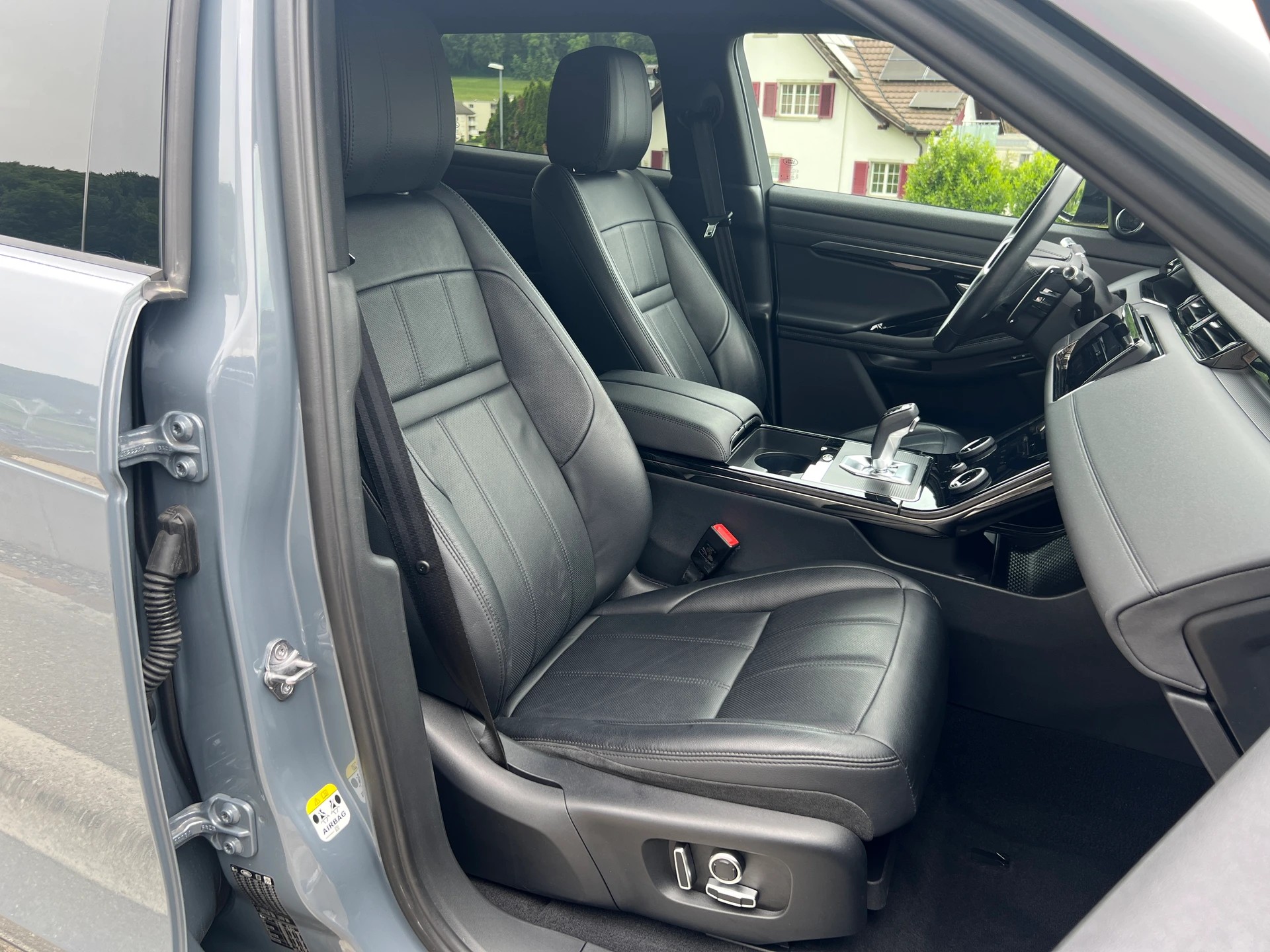 LAND ROVER Range Rover Evoque * R-Dynamic * D 200 MHEV SE * LEDER *-image-10