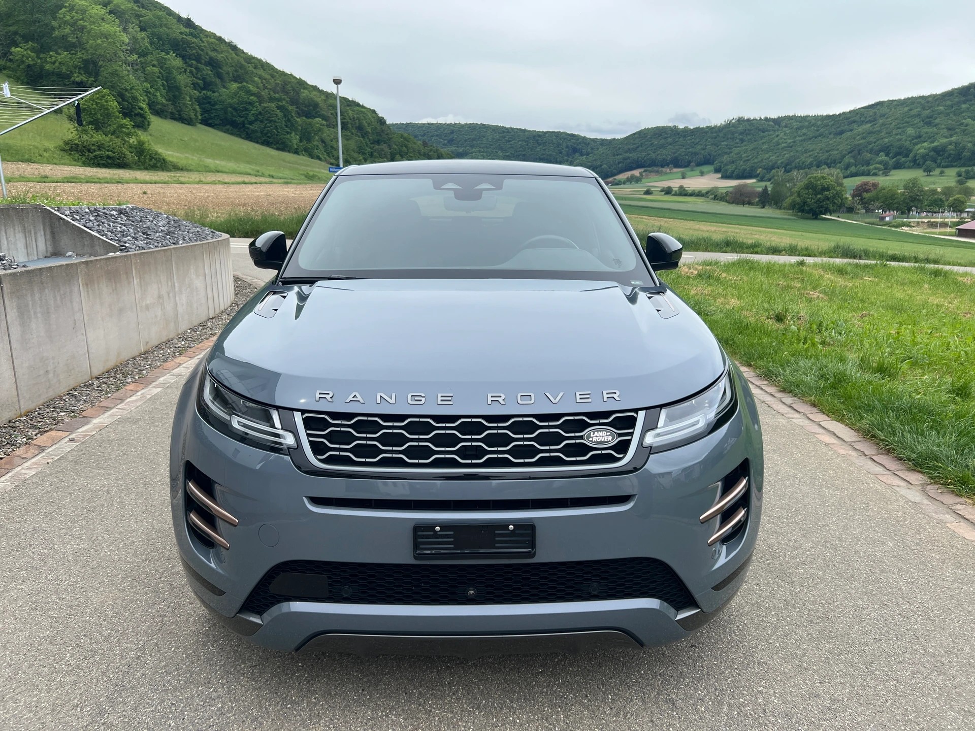 LAND ROVER Range Rover Evoque * R-Dynamic * D 200 MHEV SE * LEDER *-image-2