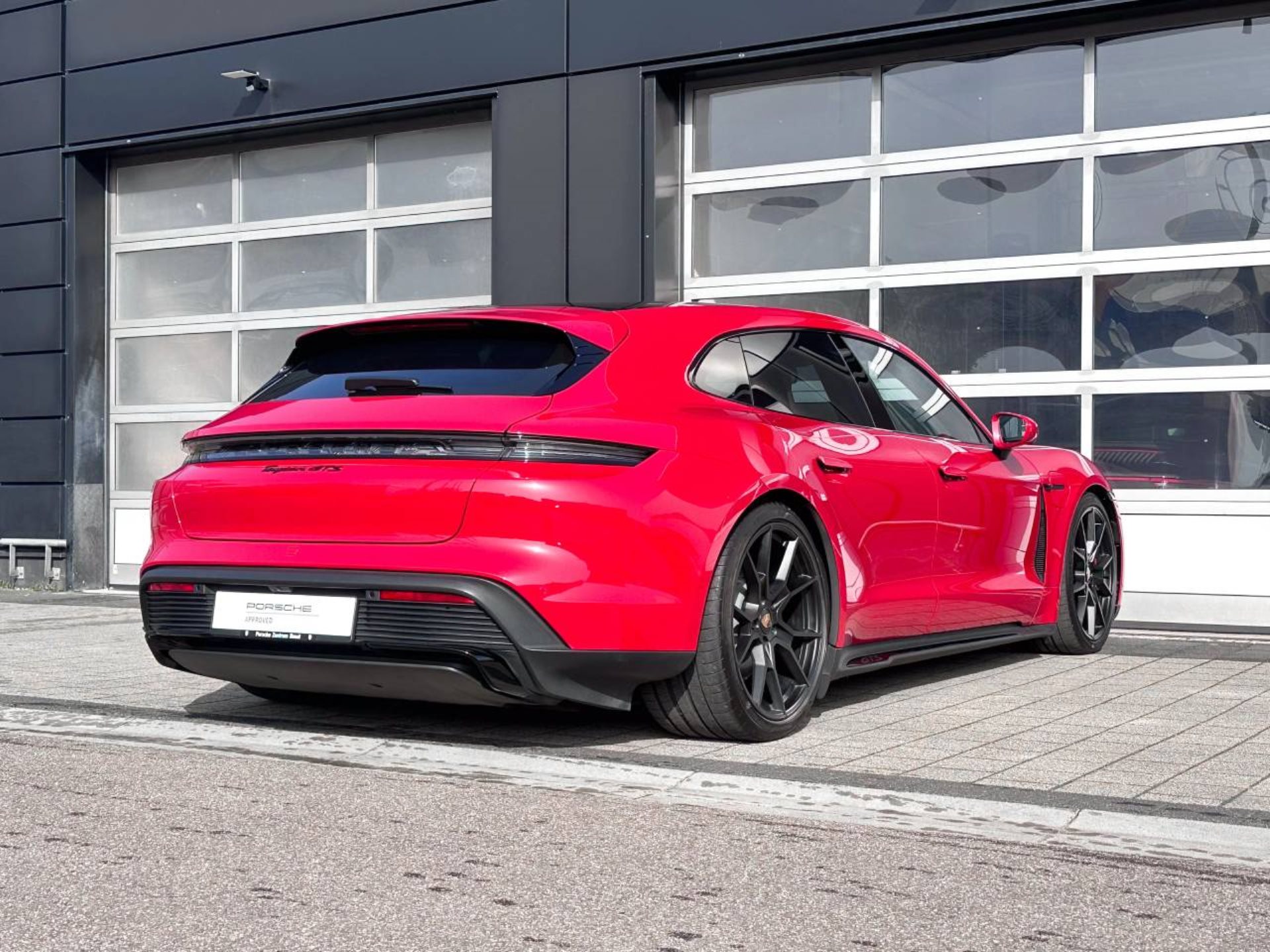 PORSCHE Taycan GTS Sport Turismo-image-11