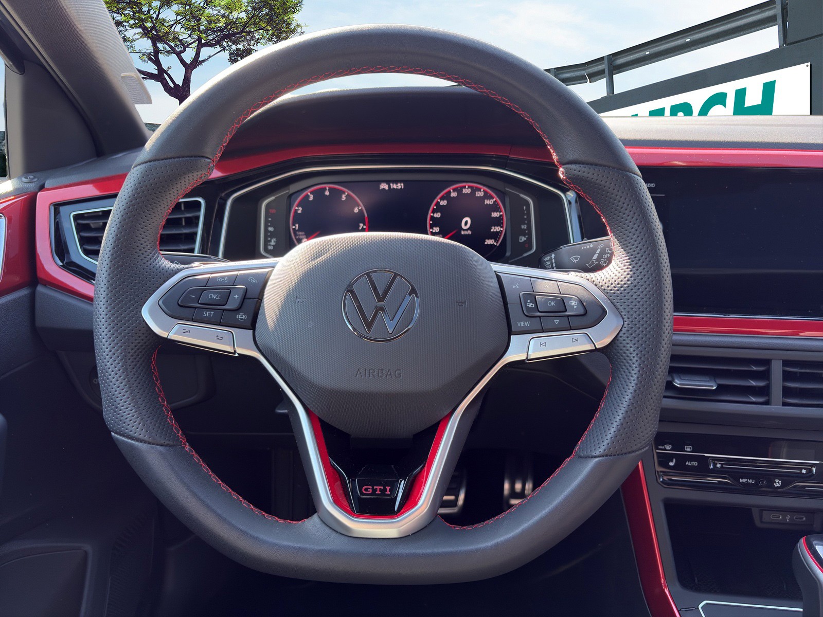 VW Polo 2.0 TSI GTI DSG-image-10