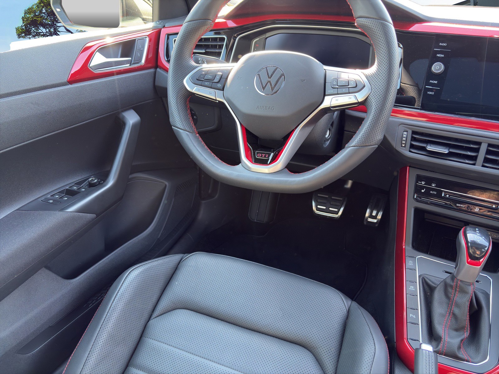 VW Polo 2.0 TSI GTI DSG-image-13