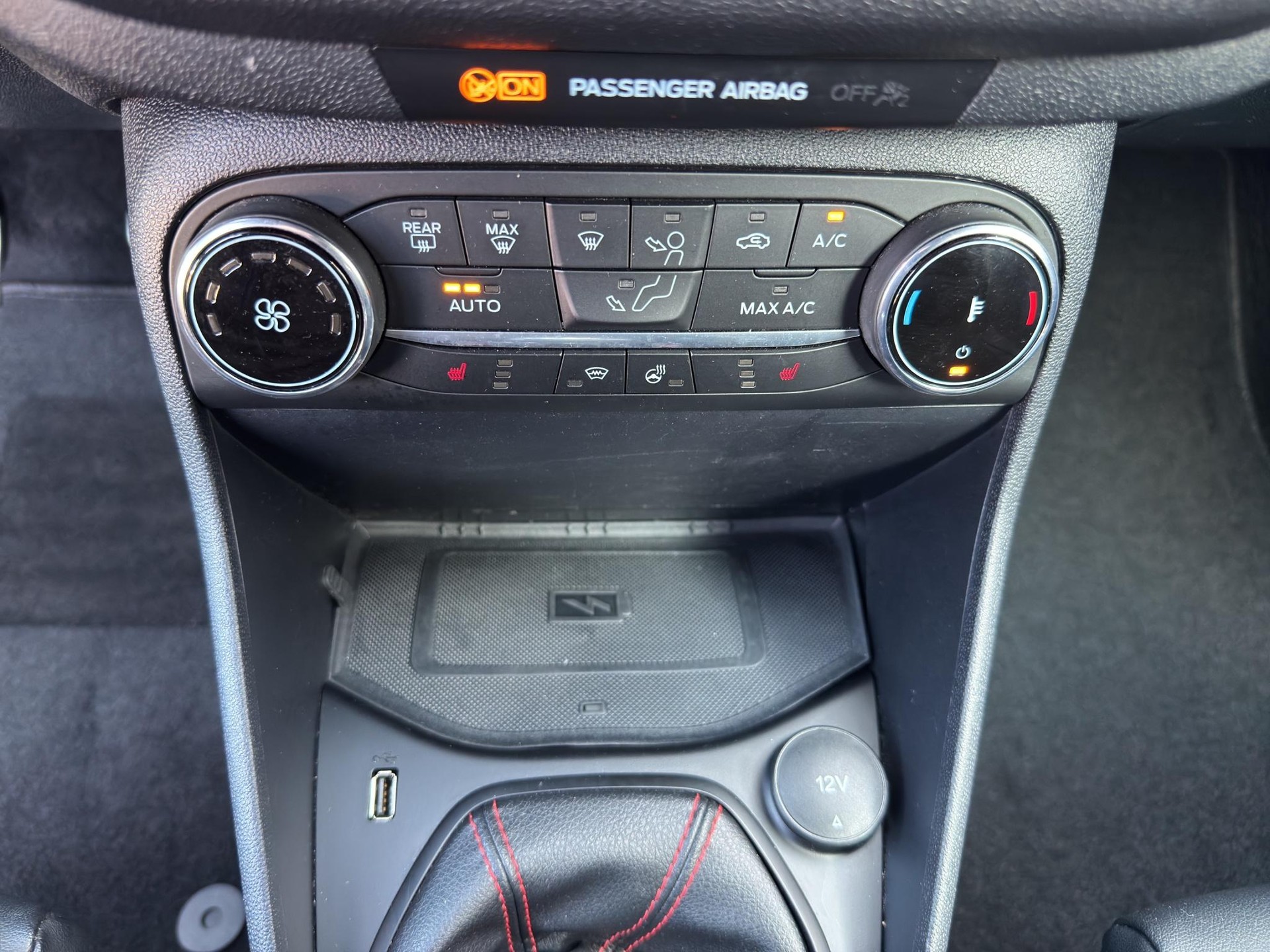 FORD Fiesta 1.0 EcoB Hybrid ST-Line Vignale-image-11