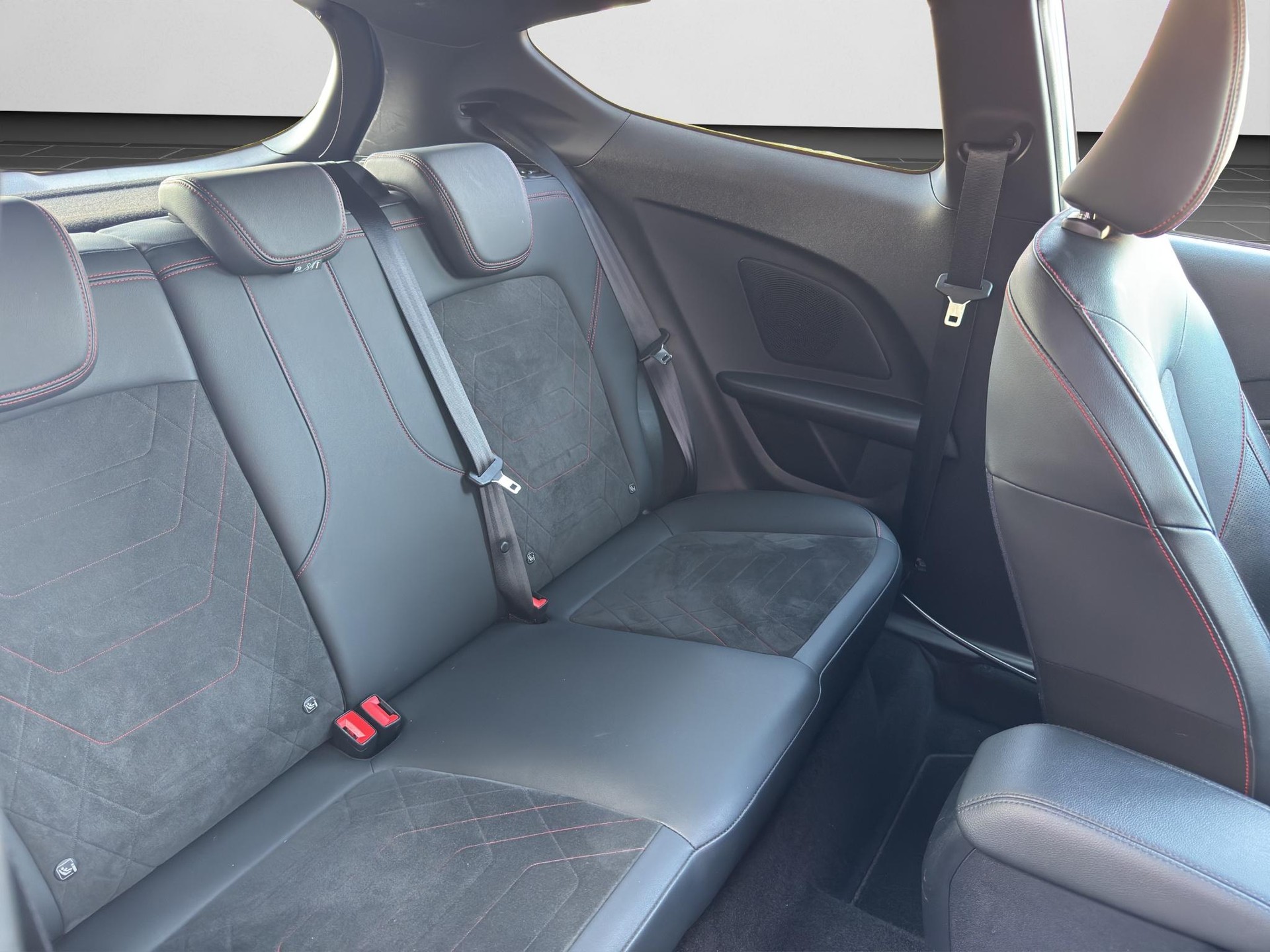 FORD Fiesta 1.0 EcoB Hybrid ST-Line Vignale-image-12