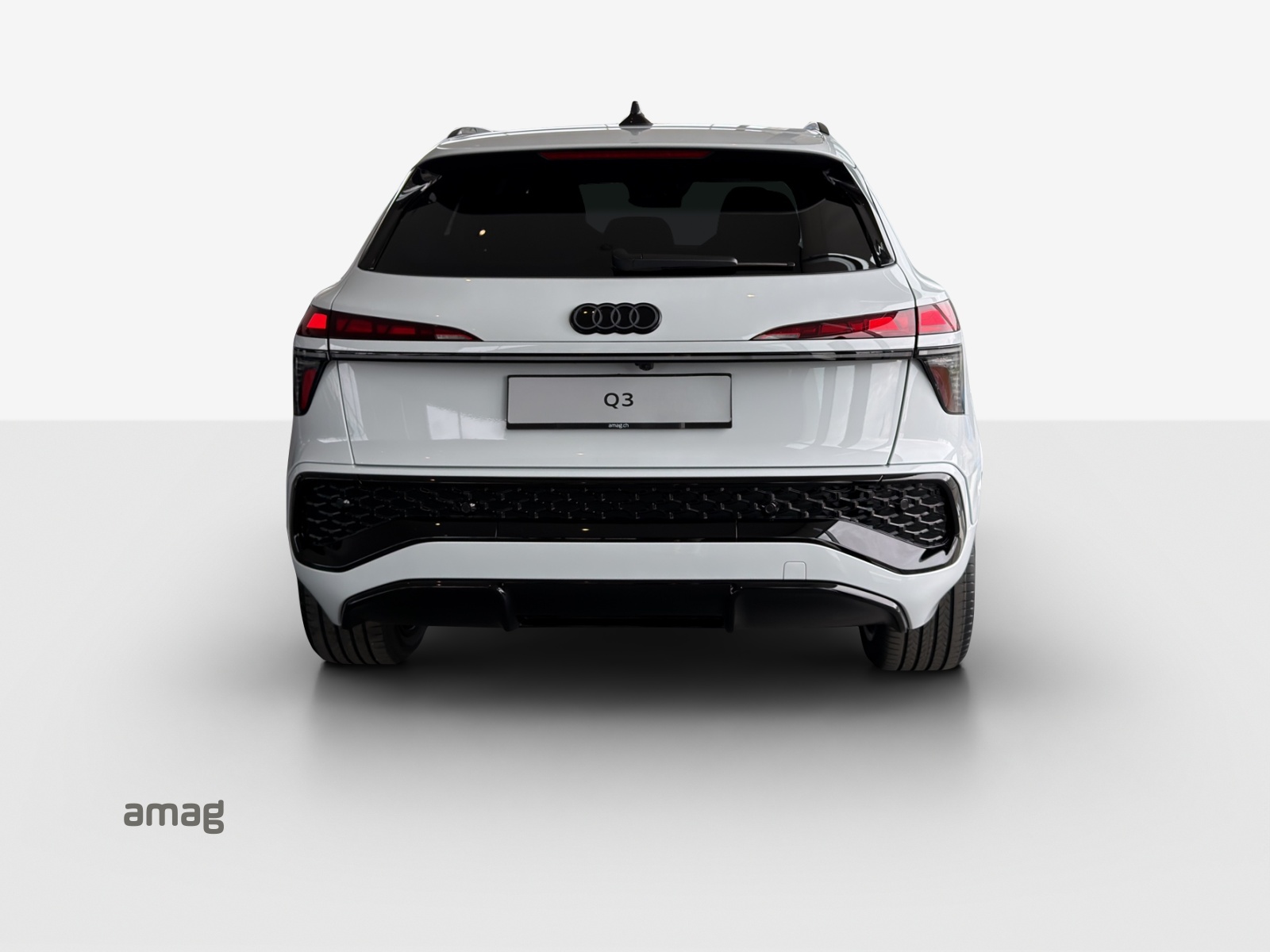 AUDI Q3 SUV 110 kW TFSI S tronic-image-3